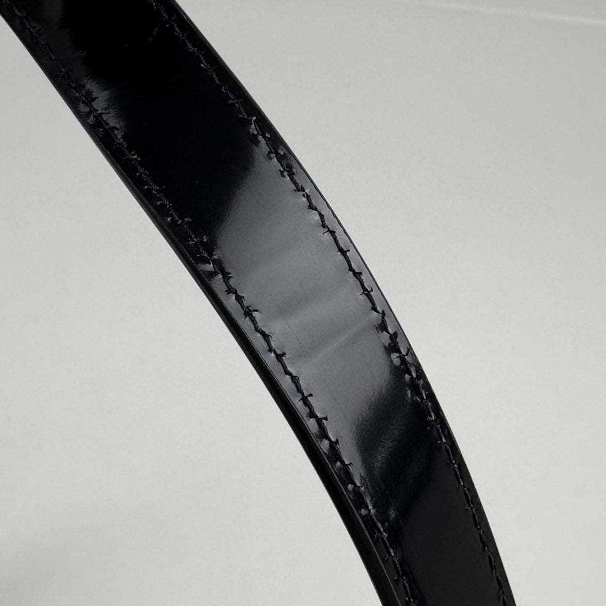 Saint Laurent Black Leather Shoulder Bag (Pre-Owned)