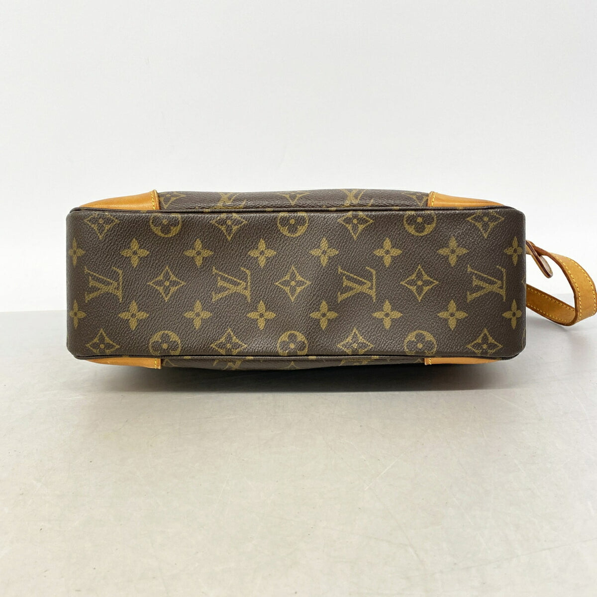 Louis Vuitton Brown Shoulder Bag (Pre-Owned)