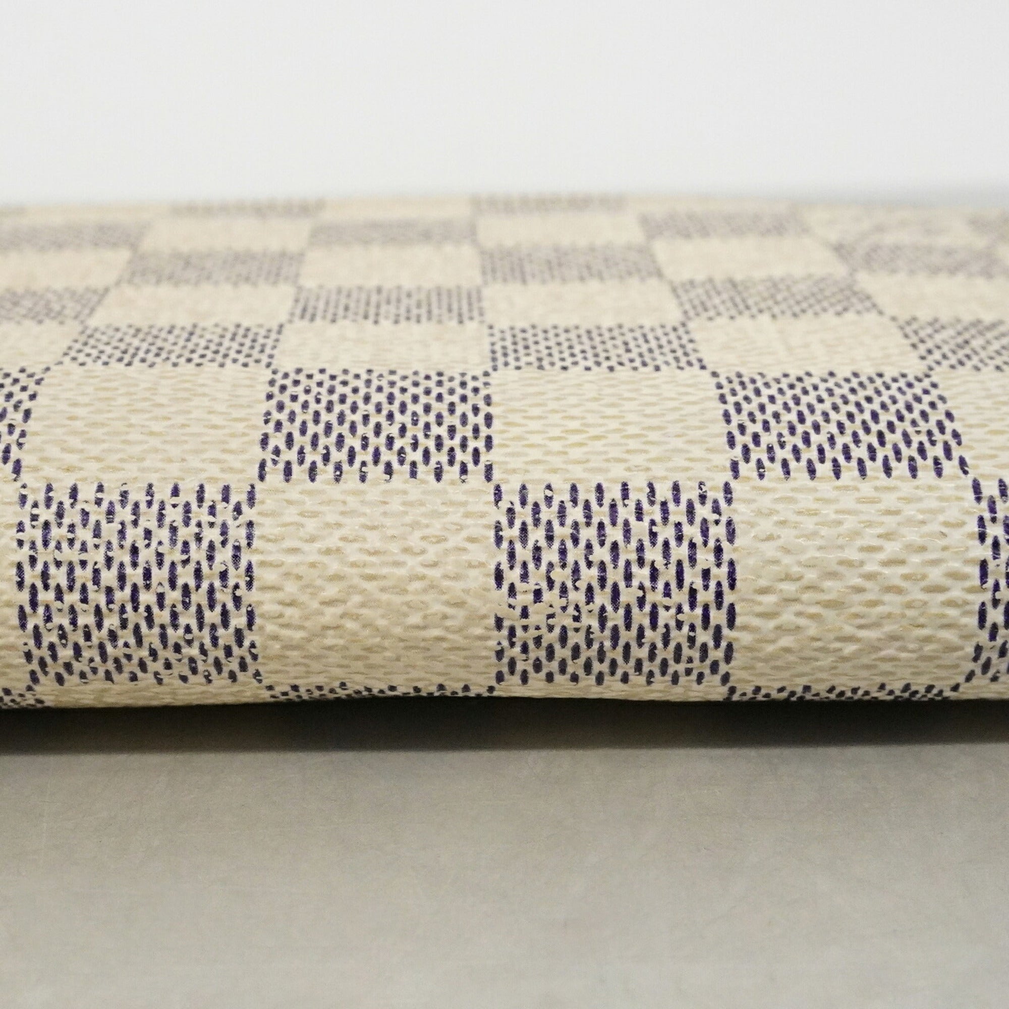 Louis Vuitton White Long Wallet (Bi-Fold) (Pre-Owned)