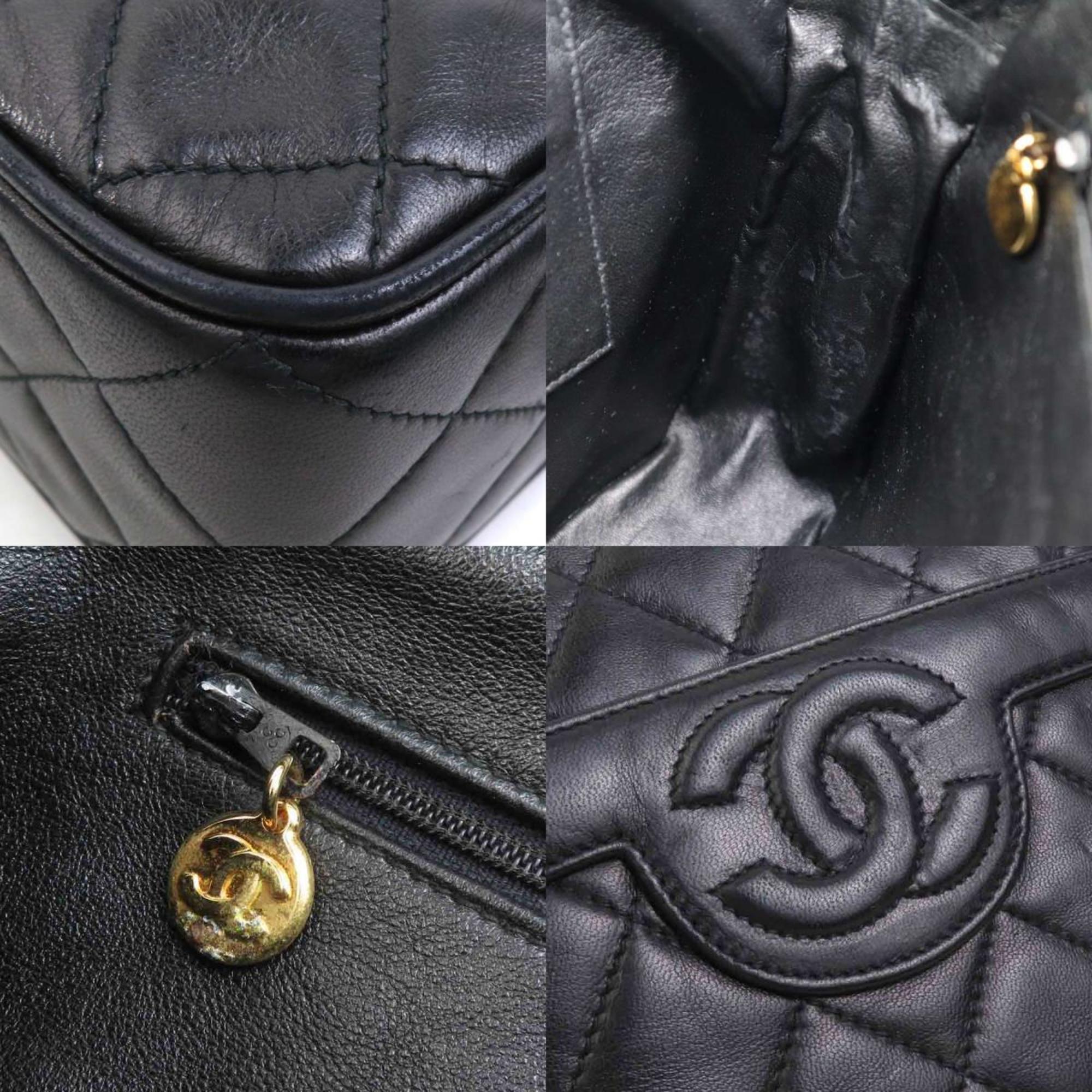 Chanel Black Leather Shoulder Bag (Pre-Owned)