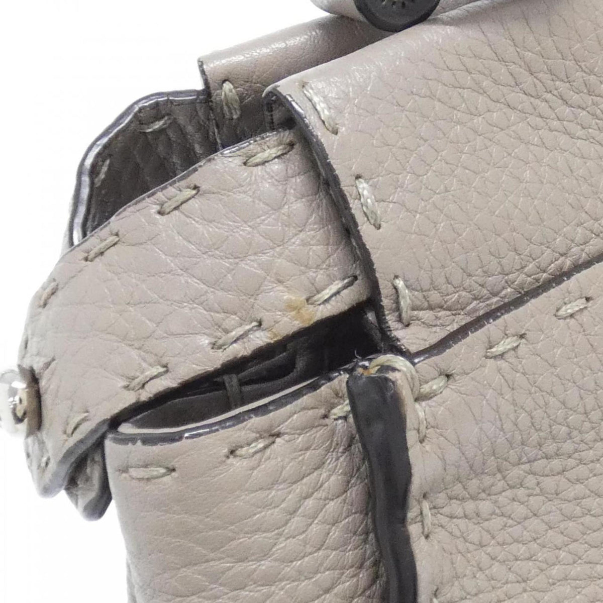 Fendi Beige Leather Handbag (Pre-Owned)