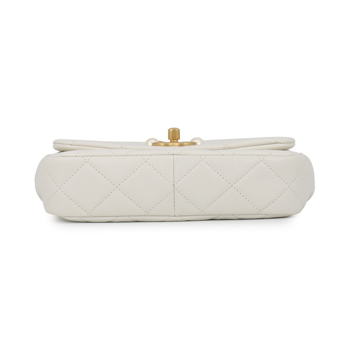 Chanel Matelasse White Leather Handbag Shoulder Bag (Pre-Owned)