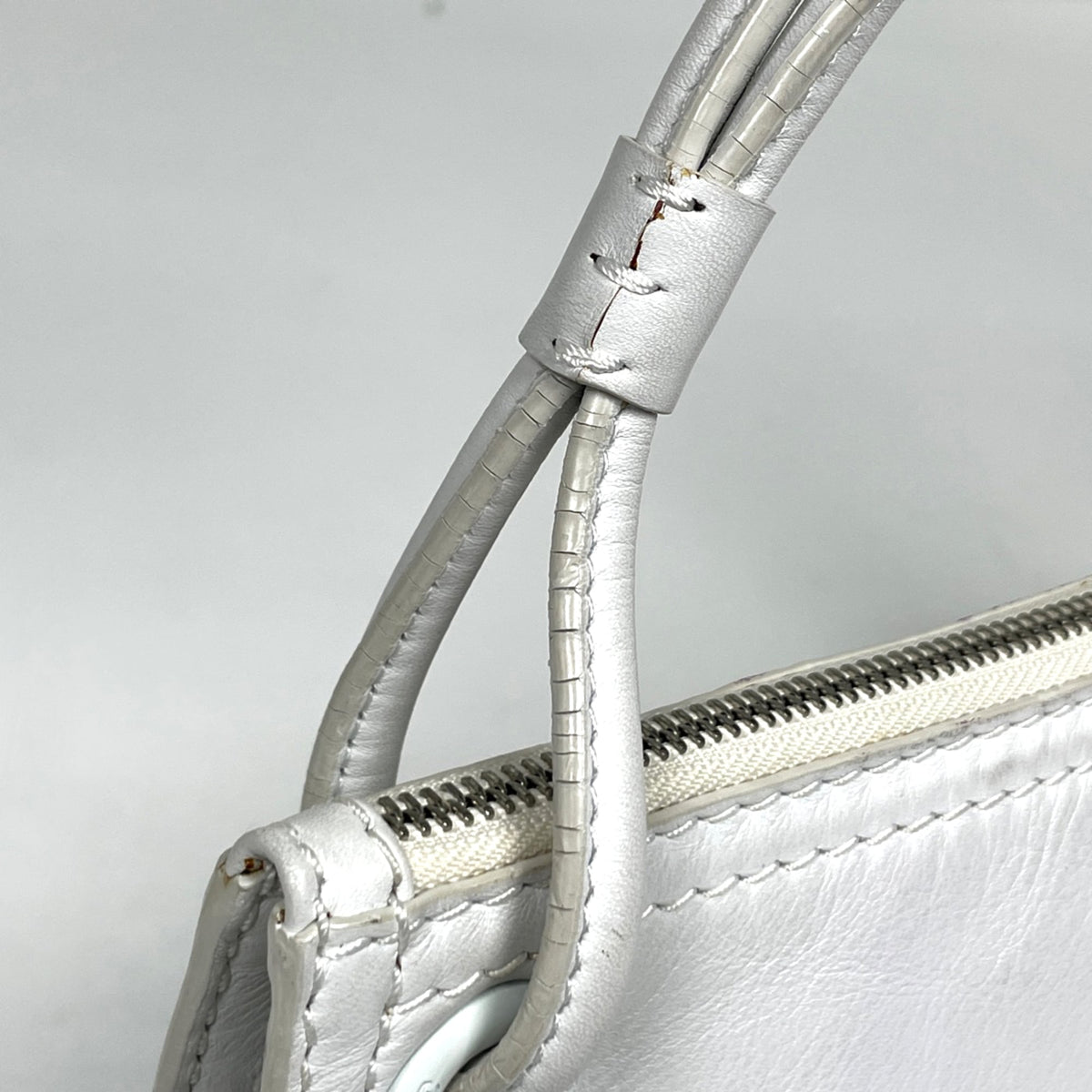 Loewe White Leather Tote Bag (Pre-Owned)