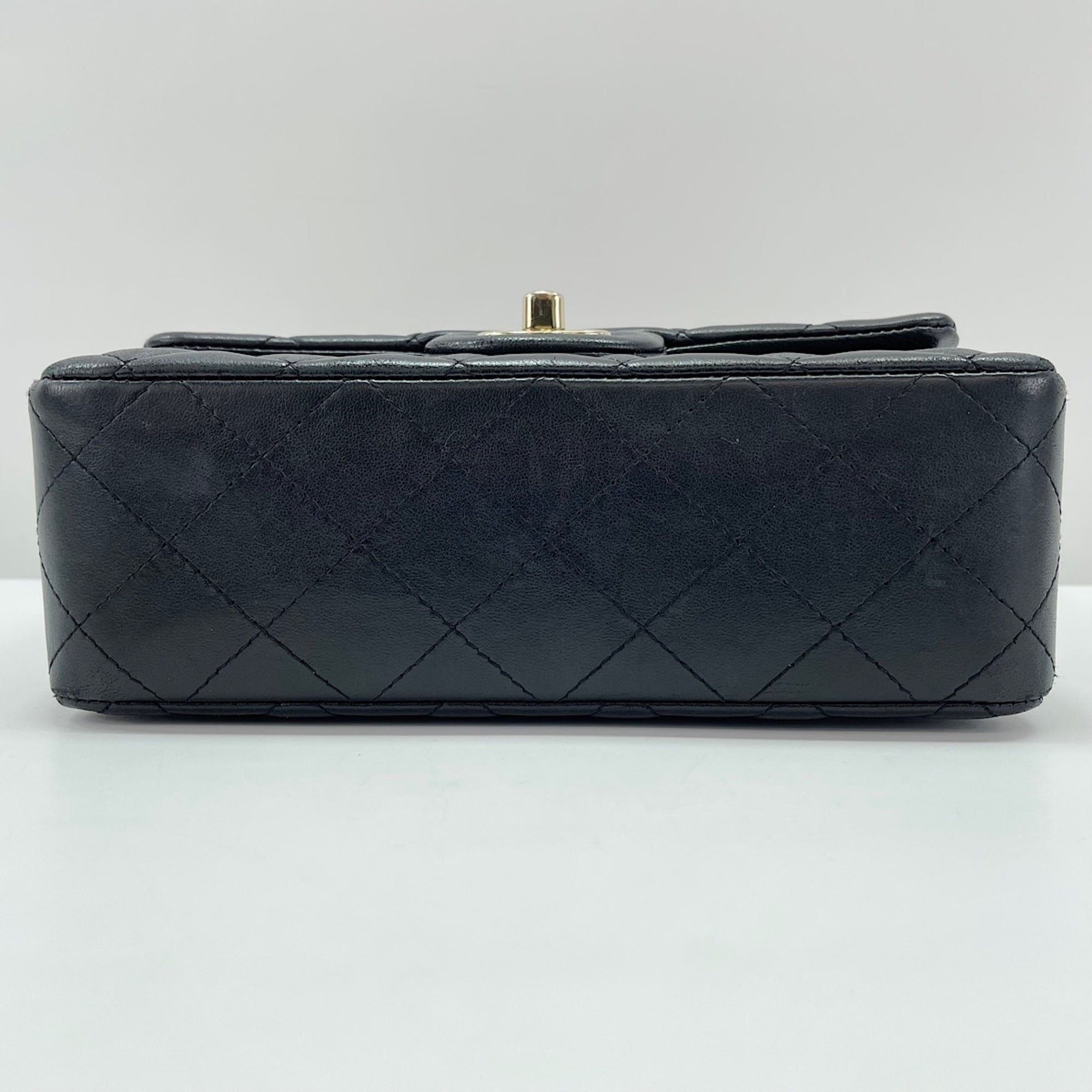 Chanel Black Shoulder Bag (Pre-Owned)