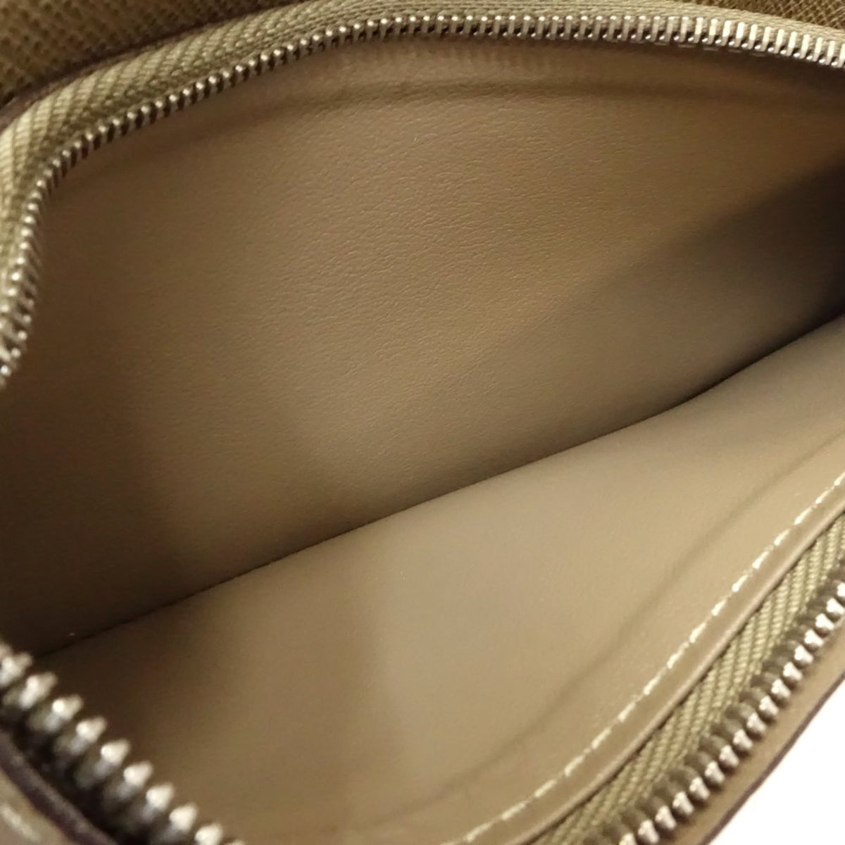 Louis Vuitton Khaki Taiga Leather Long Wallet (Bi-Fold) (Pre-Owned)