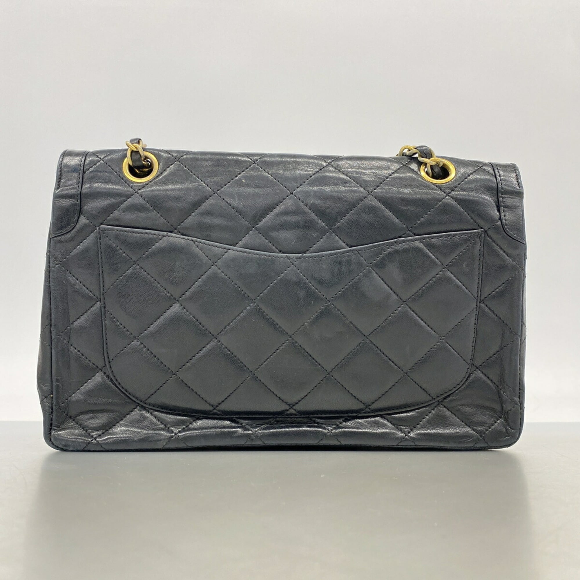 Chanel Black Leather Shoulder Bag (Pre-Owned)
