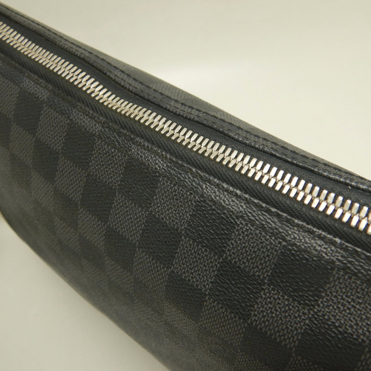 Louis Vuitton Damier Graphite Noir Damier Graphite Shoulder Bag (Pre-Owned)