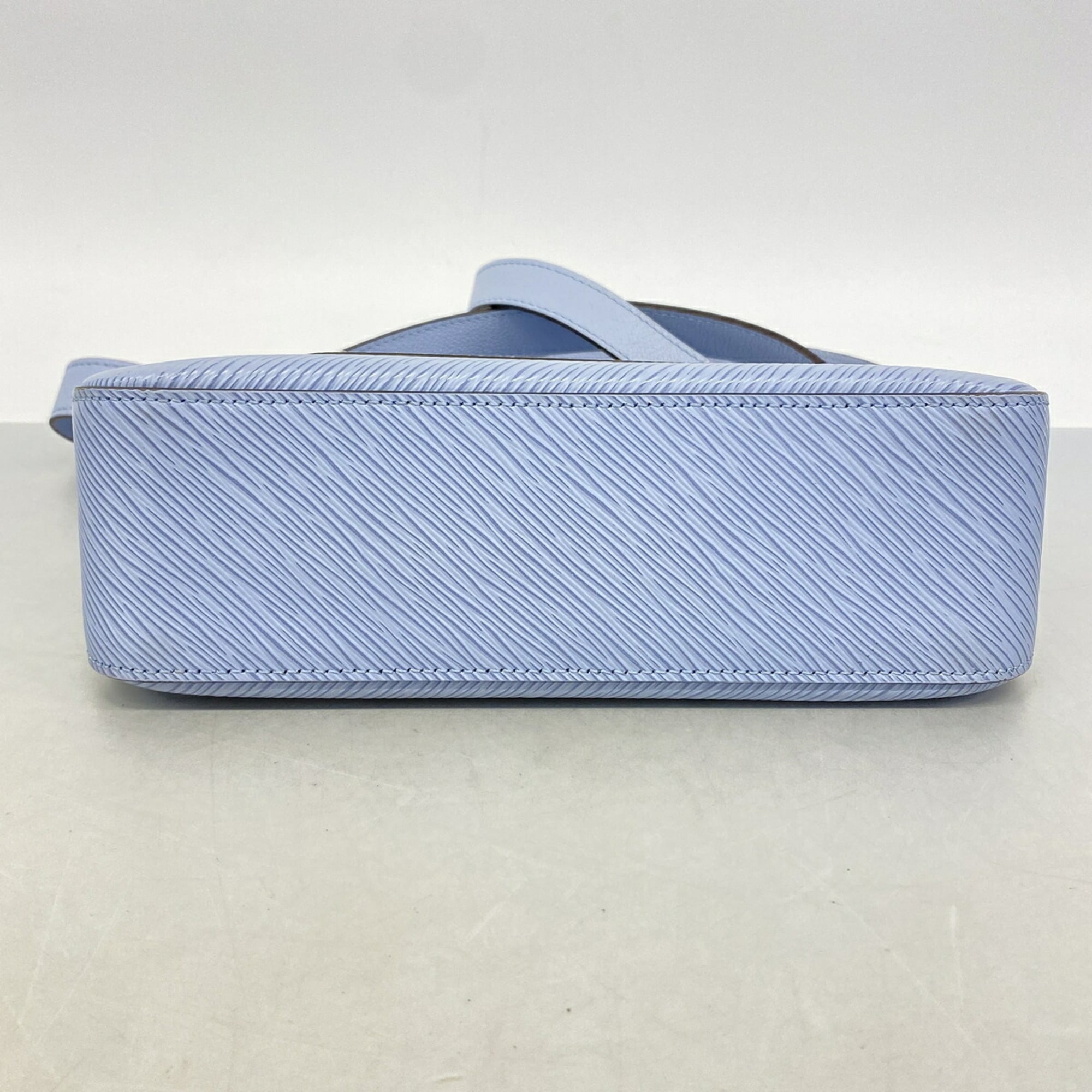Louis Vuitton Blue Handbag (Pre-Owned)