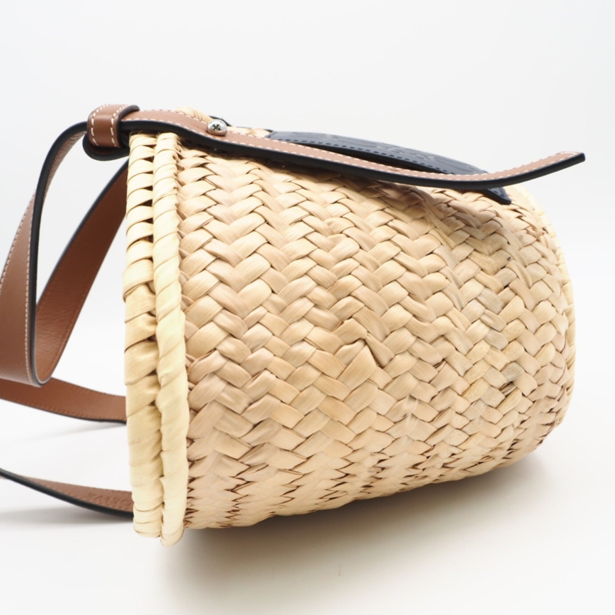 Loewe Beige Brown Navy Raffia Leather Basket Handbag (Pre-Owned)