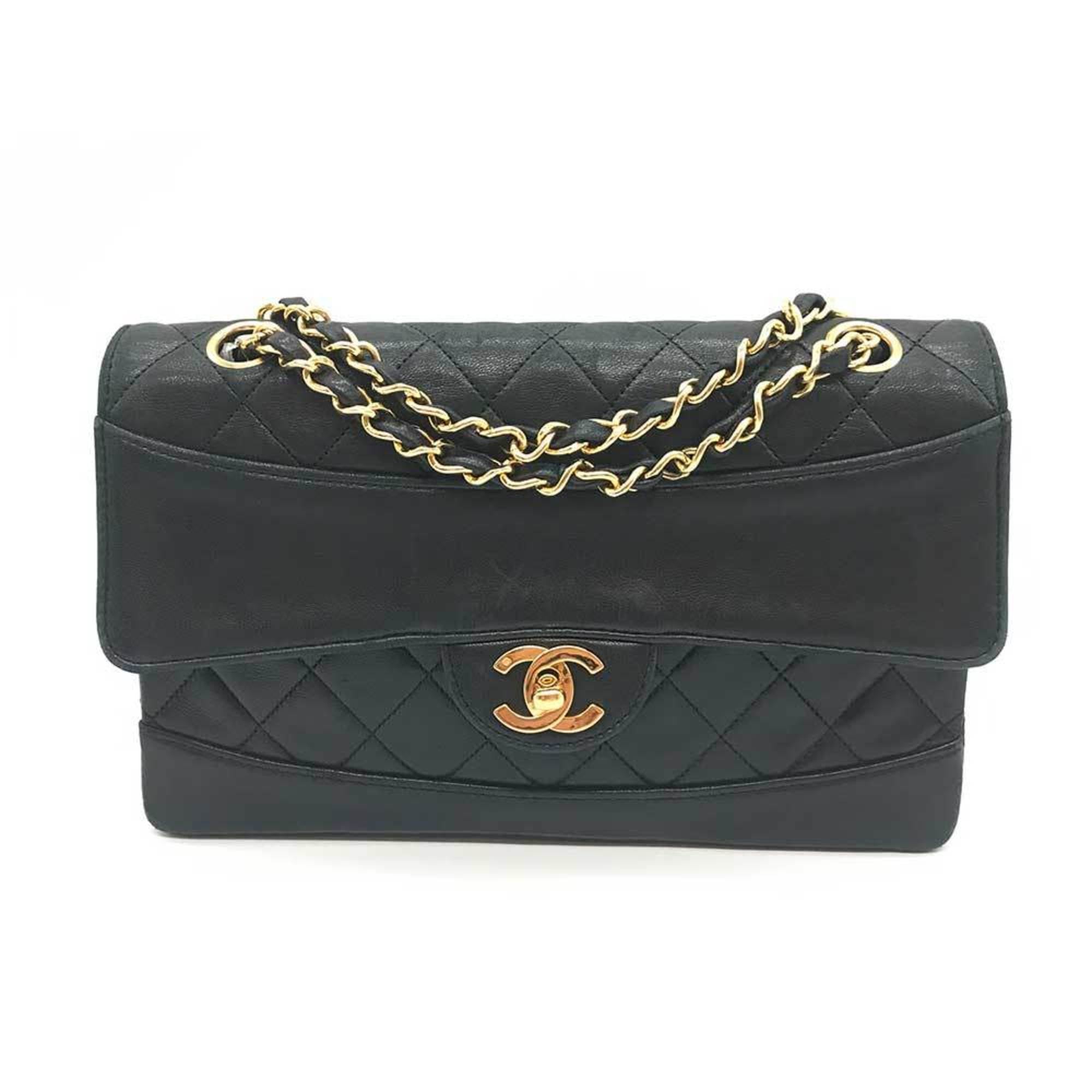 Chanel Matelasse Black Leather Shoulder Bag (Pre-Owned)