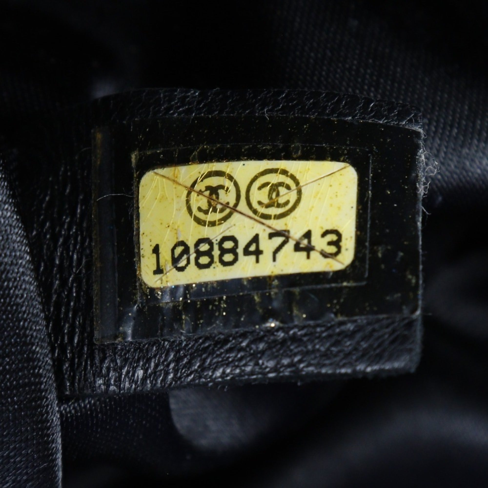 Chanel Black Leather Shoulder Bag (Pre-Owned)
