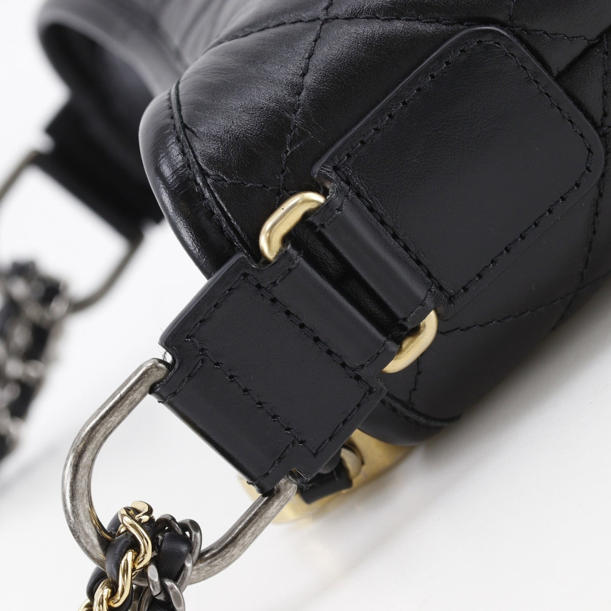 Chanel Black Leather Shoulder Bag (Pre-Owned)
