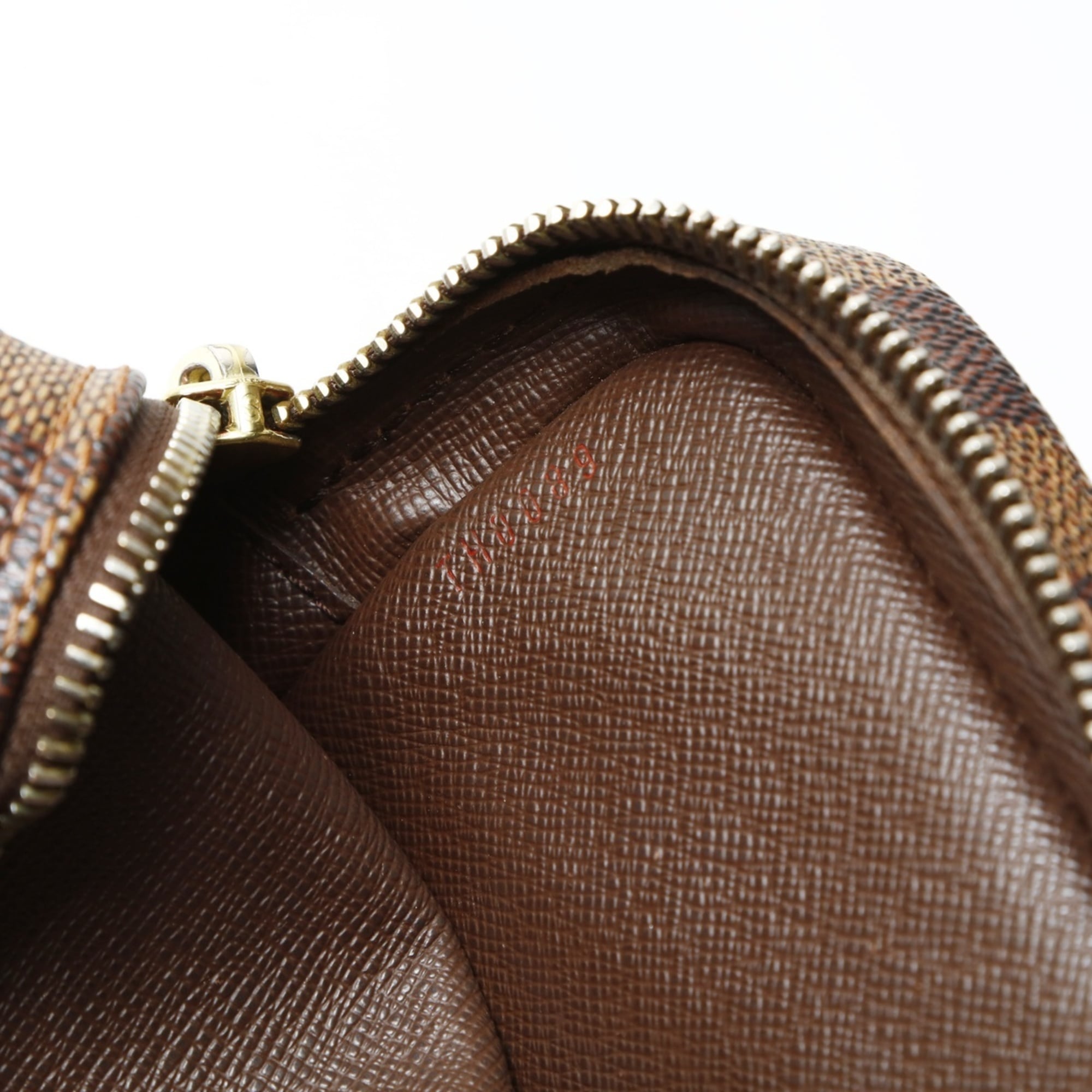 Louis Vuitton Brown Shoulder Bag (Pre-Owned)