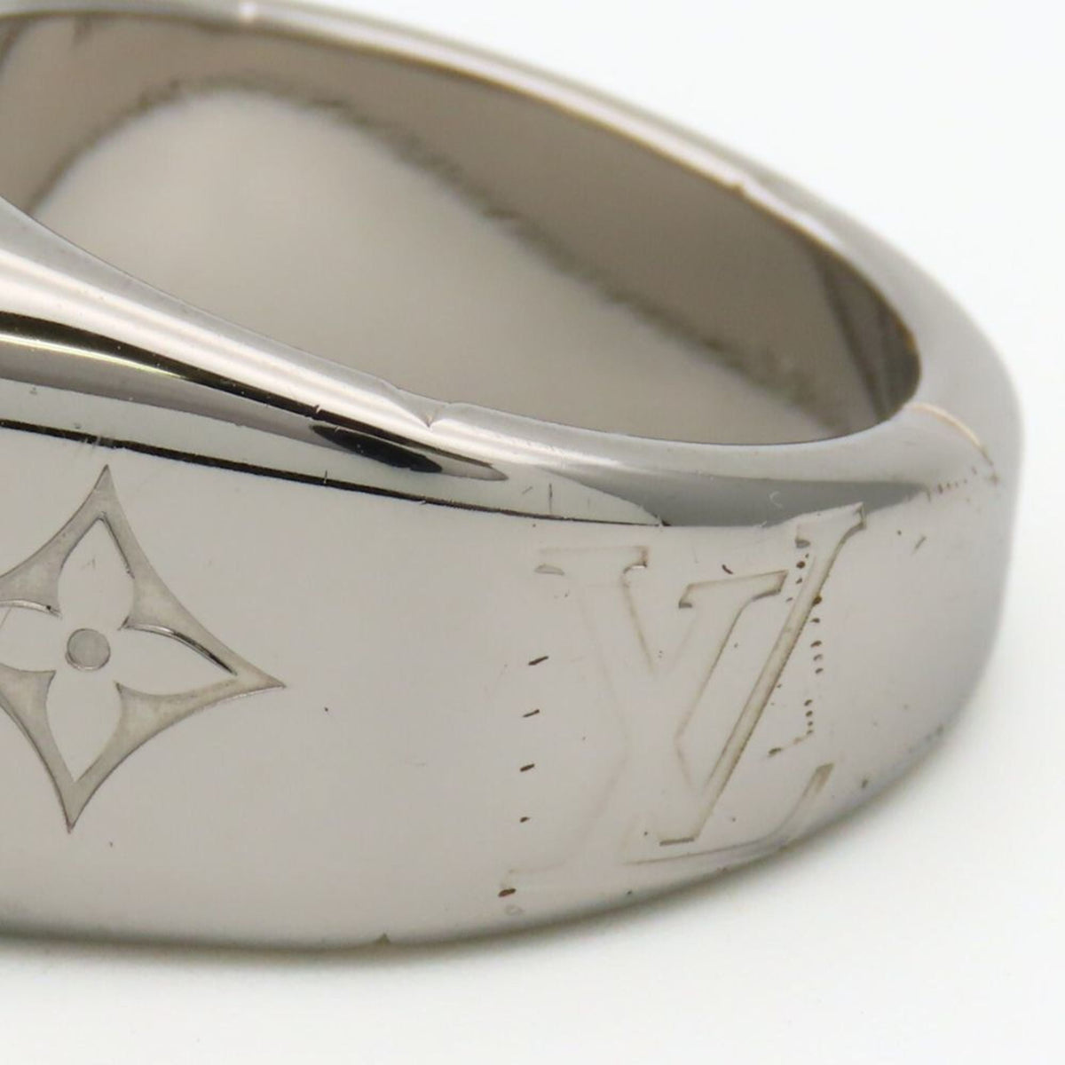 Louis Vuitton Silver Metal Band Ring (Pre-Owned)