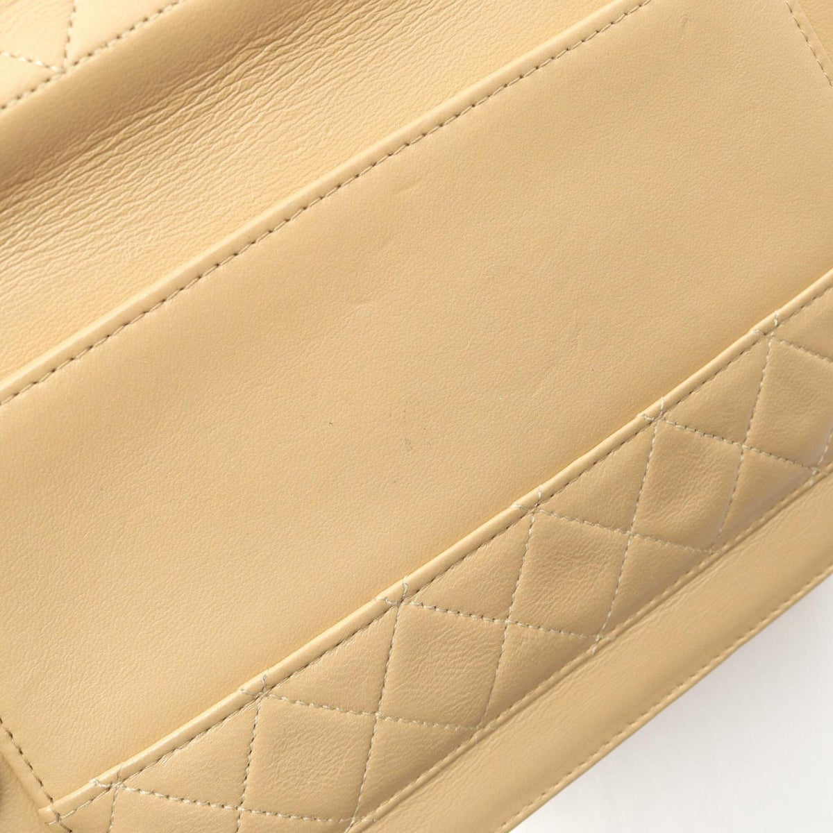 Chanel Matelasse Beige Leather Handbag Shoulder Bag (Pre-Owned)