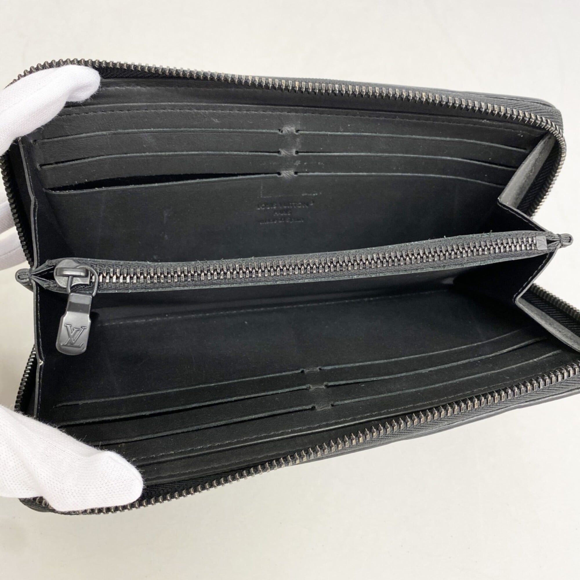 Louis Vuitton Black Long Wallet (Bi-Fold) (Pre-Owned)