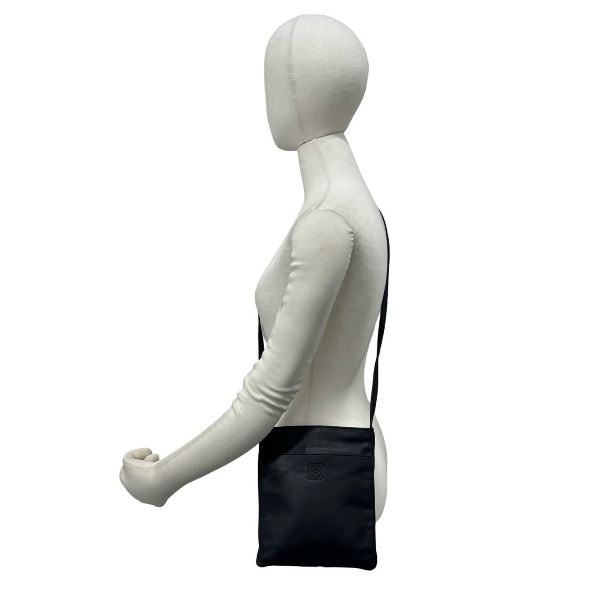 Loewe Black Leather Pochette Shoulder Bag (Pre-Owned)