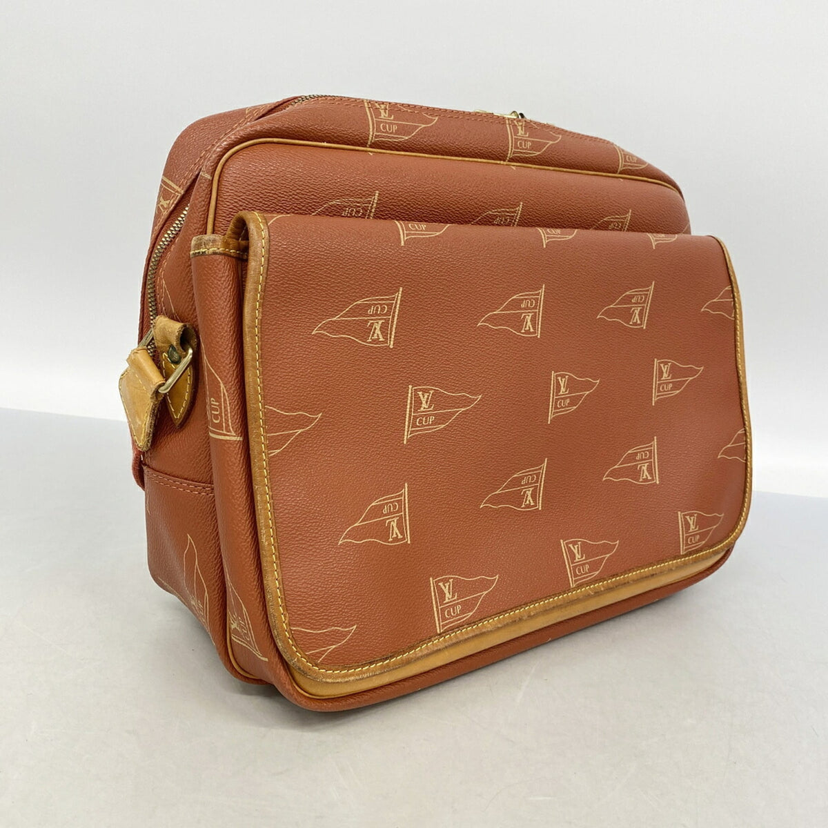 Louis Vuitton Red Color Shoulder Bag (Pre-Owned)