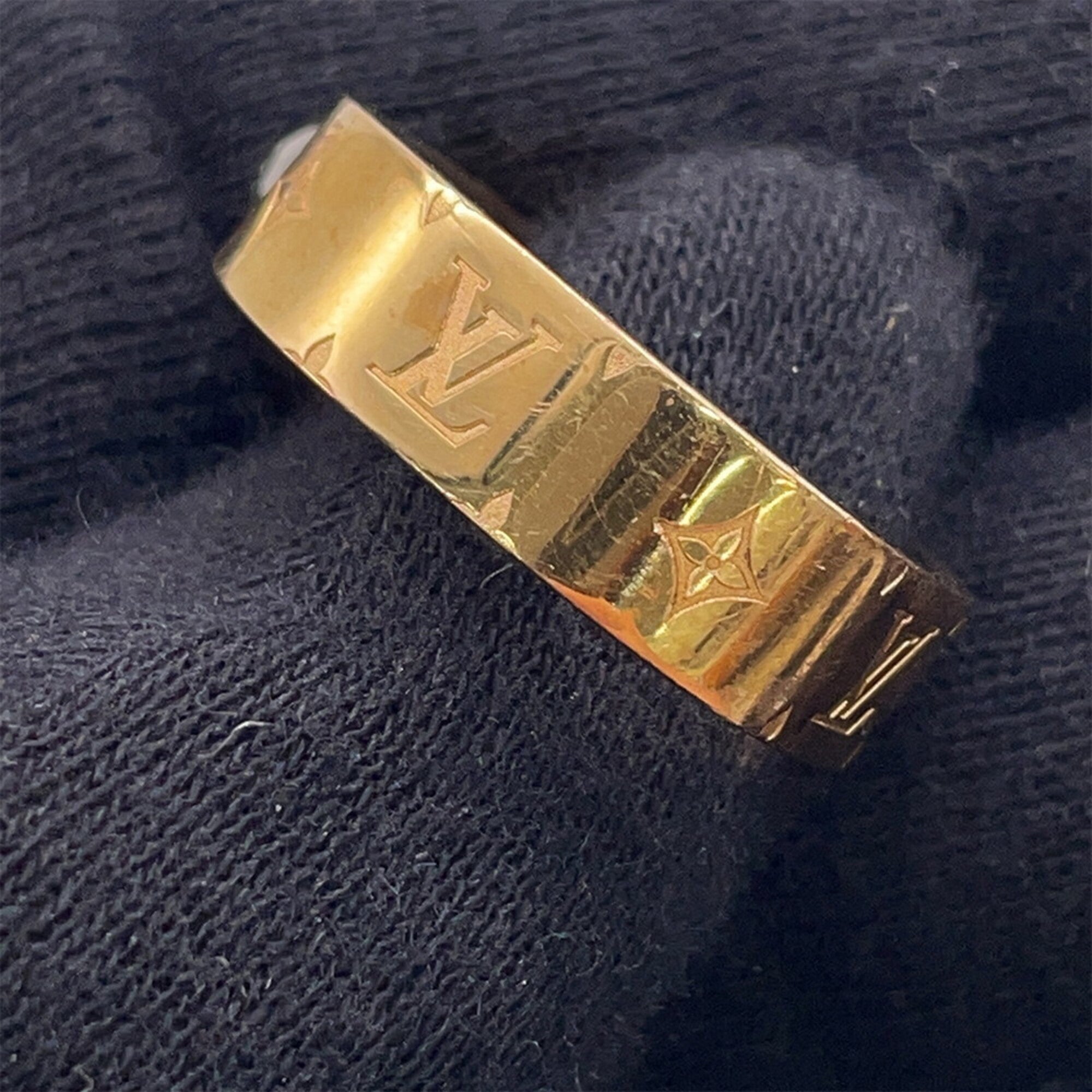 Louis Vuitton Gold Metal Band Ring (Pre-Owned)