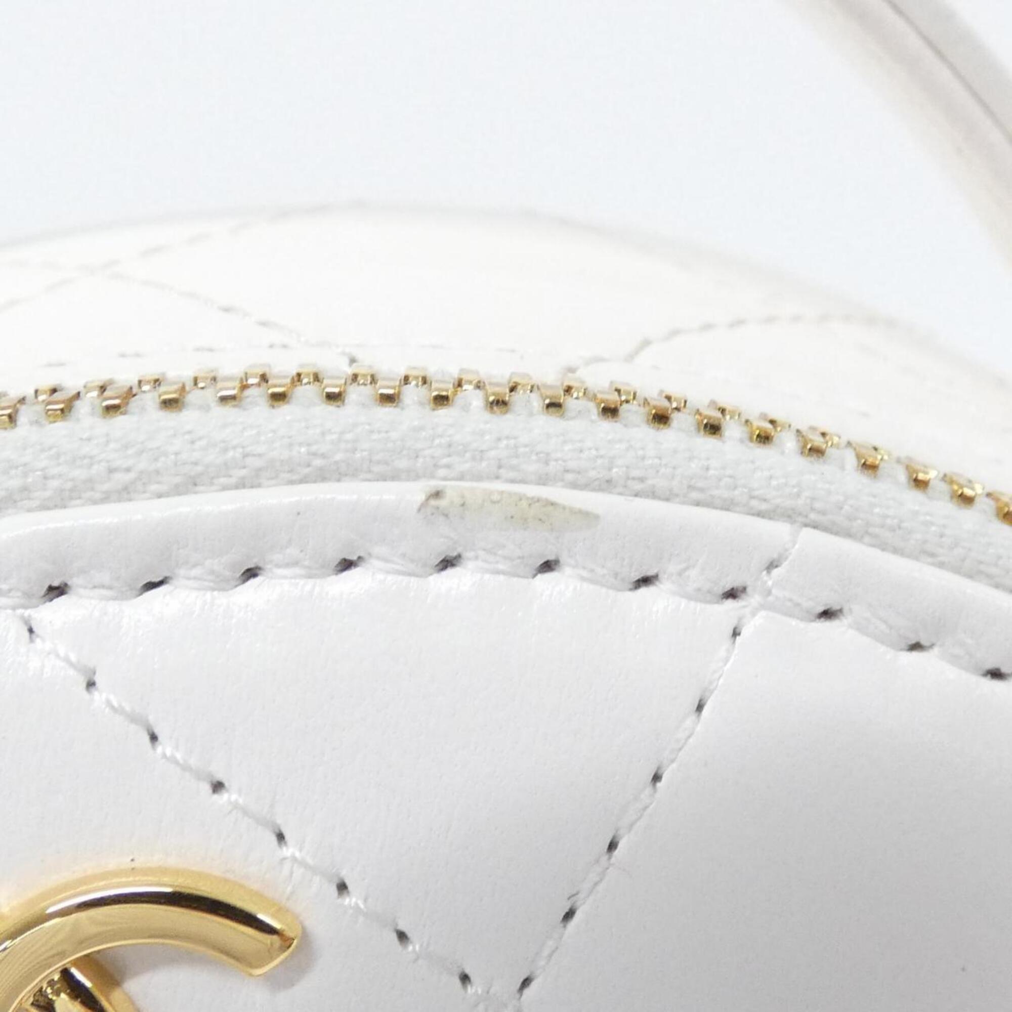Chanel White Leather Shoulder Bag (Pre-Owned)