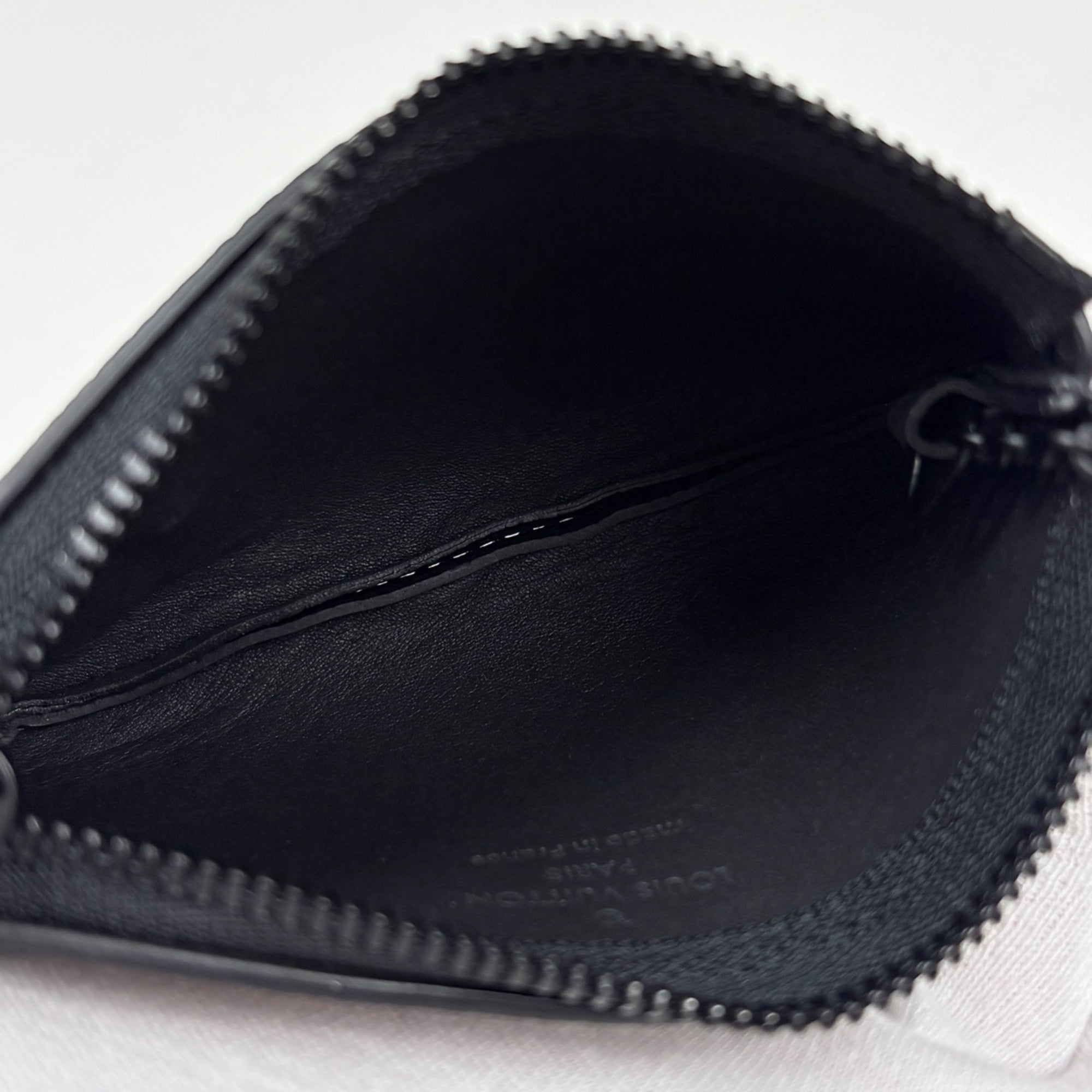 Louis Vuitton Black Noir Leather Pochette (Pre-Owned)