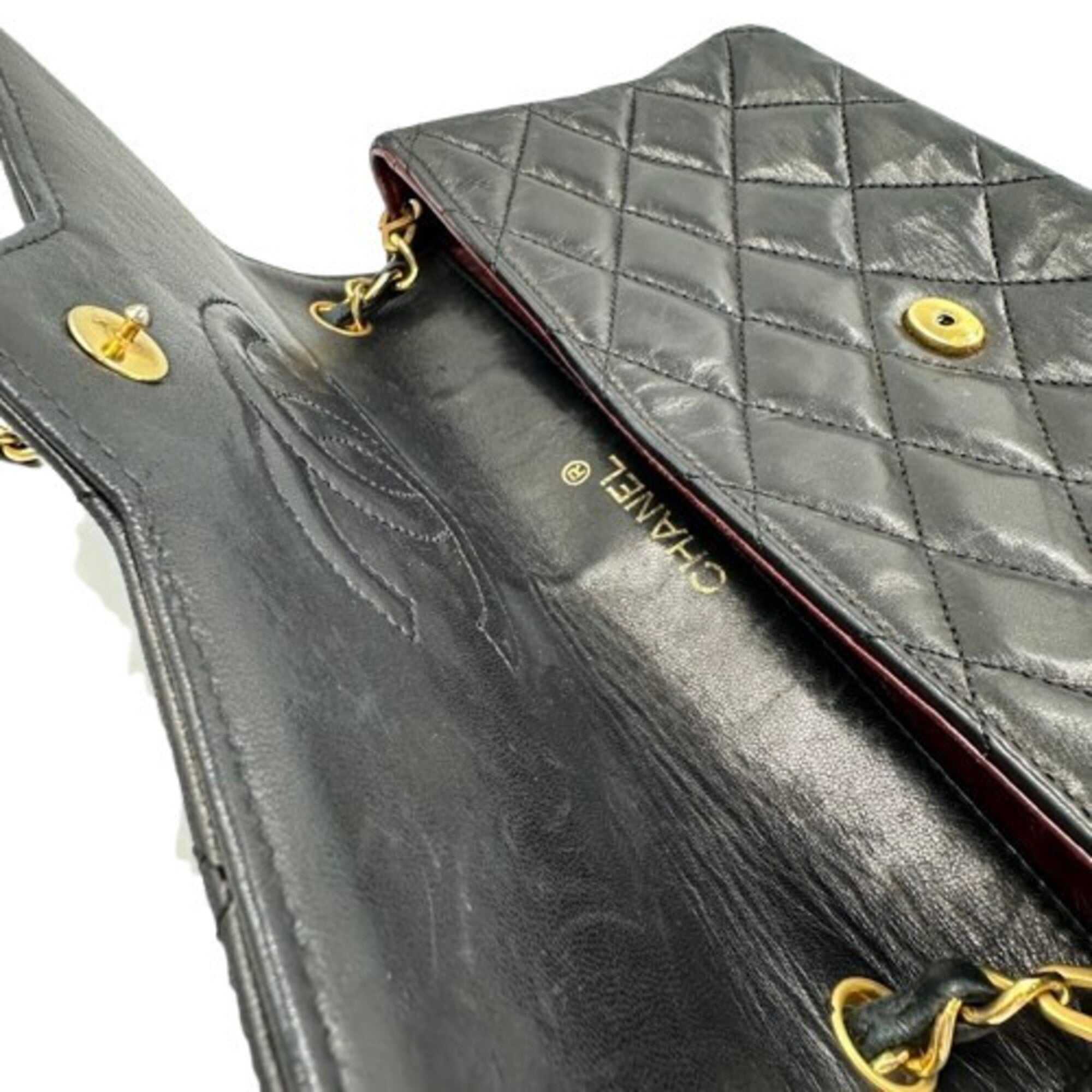 Chanel Black Leather Shoulder Bag (Pre-Owned)