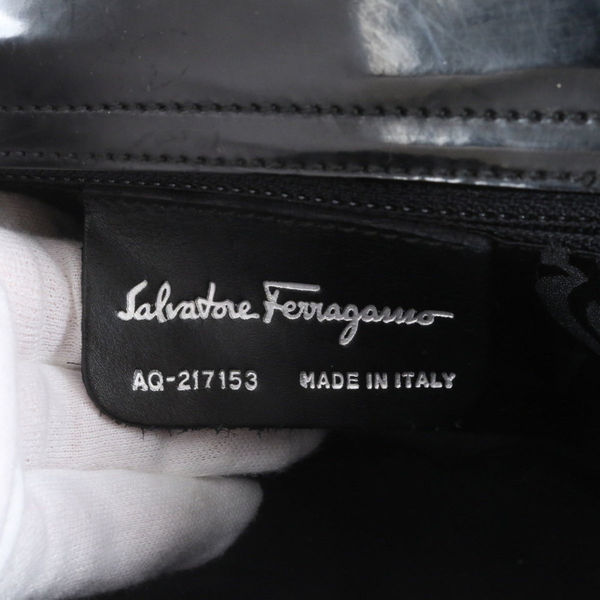 Salvatore Ferragamo Black Leather Shoulder Bag (Pre-Owned)