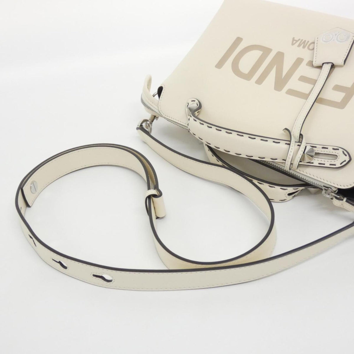 Fendi Beige Leather Handbag (Pre-Owned)