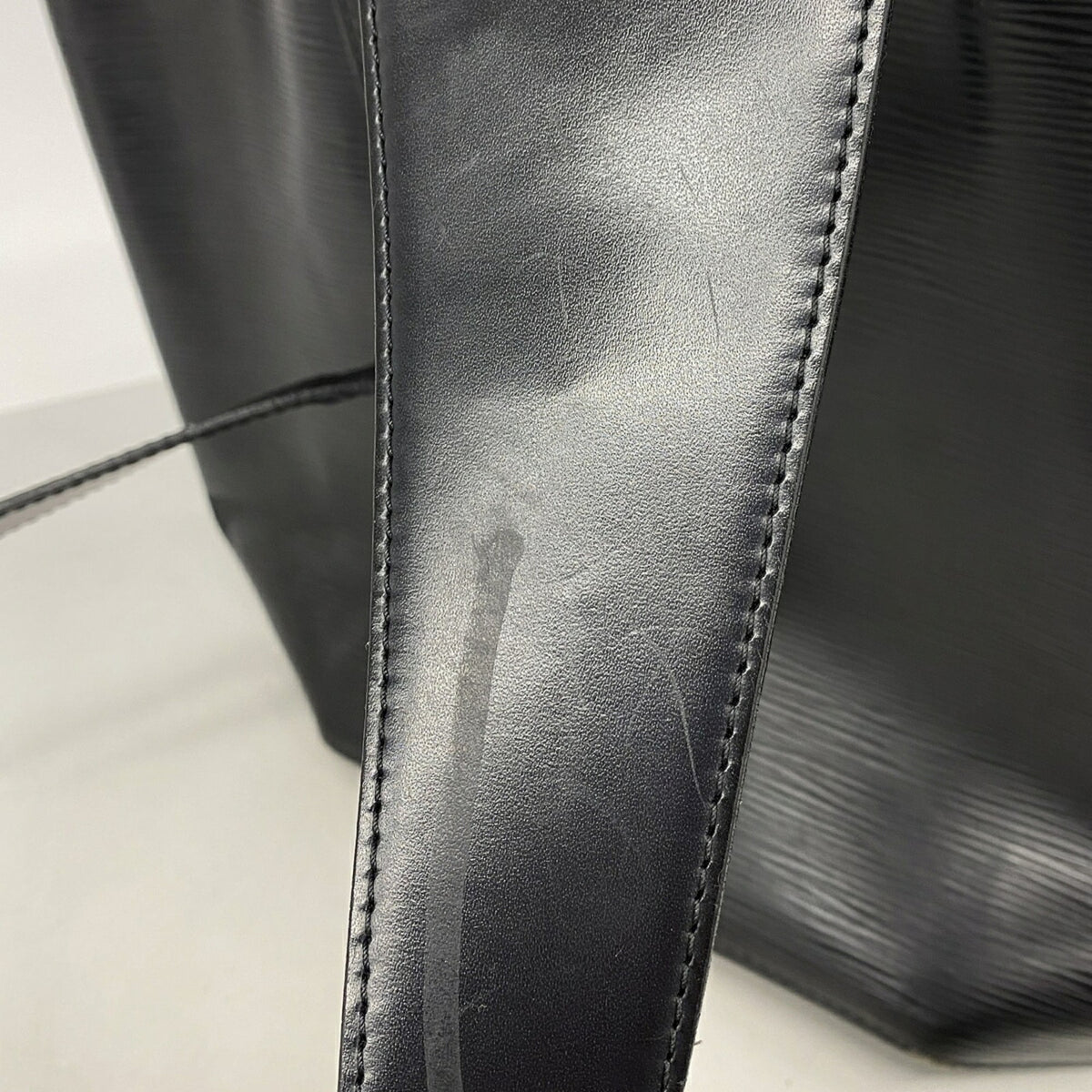 Louis Vuitton Noir Sling Bag (Pre-Owned)