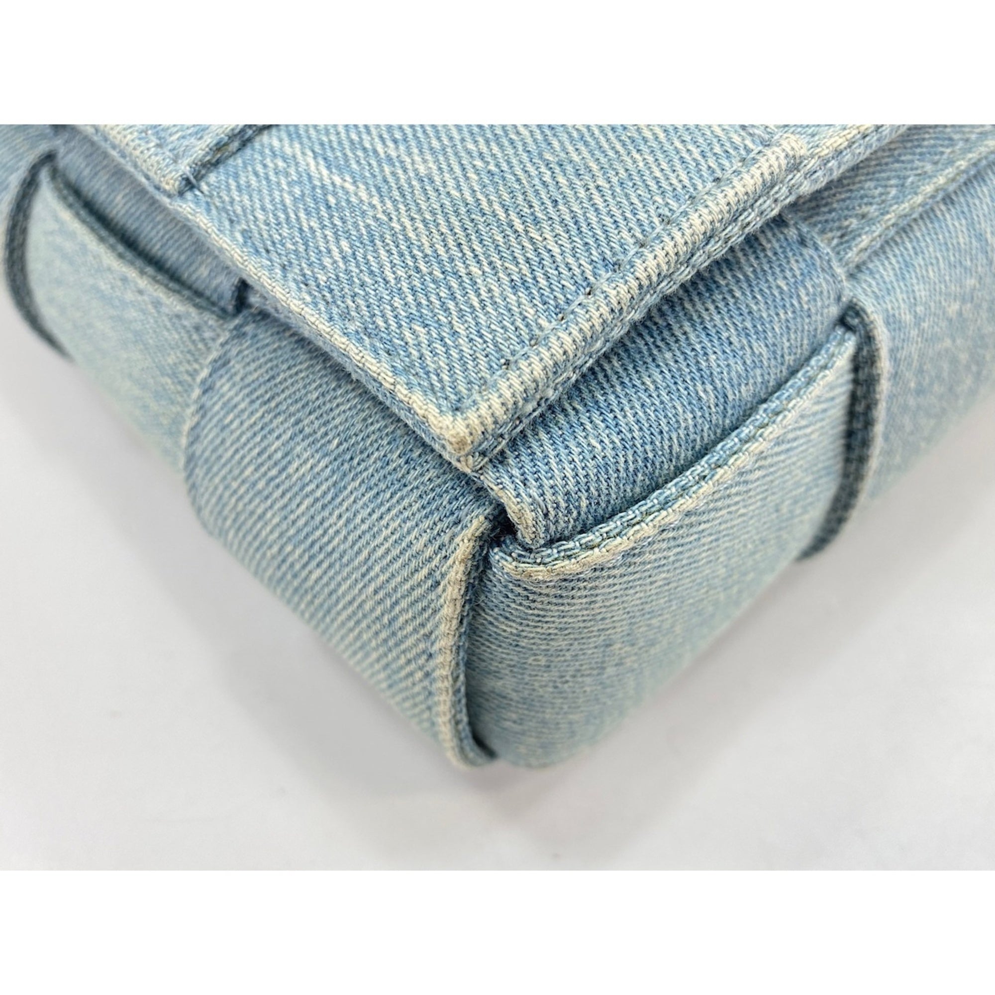 Bottega Veneta Blue Shoulder Bag (Pre-Owned)