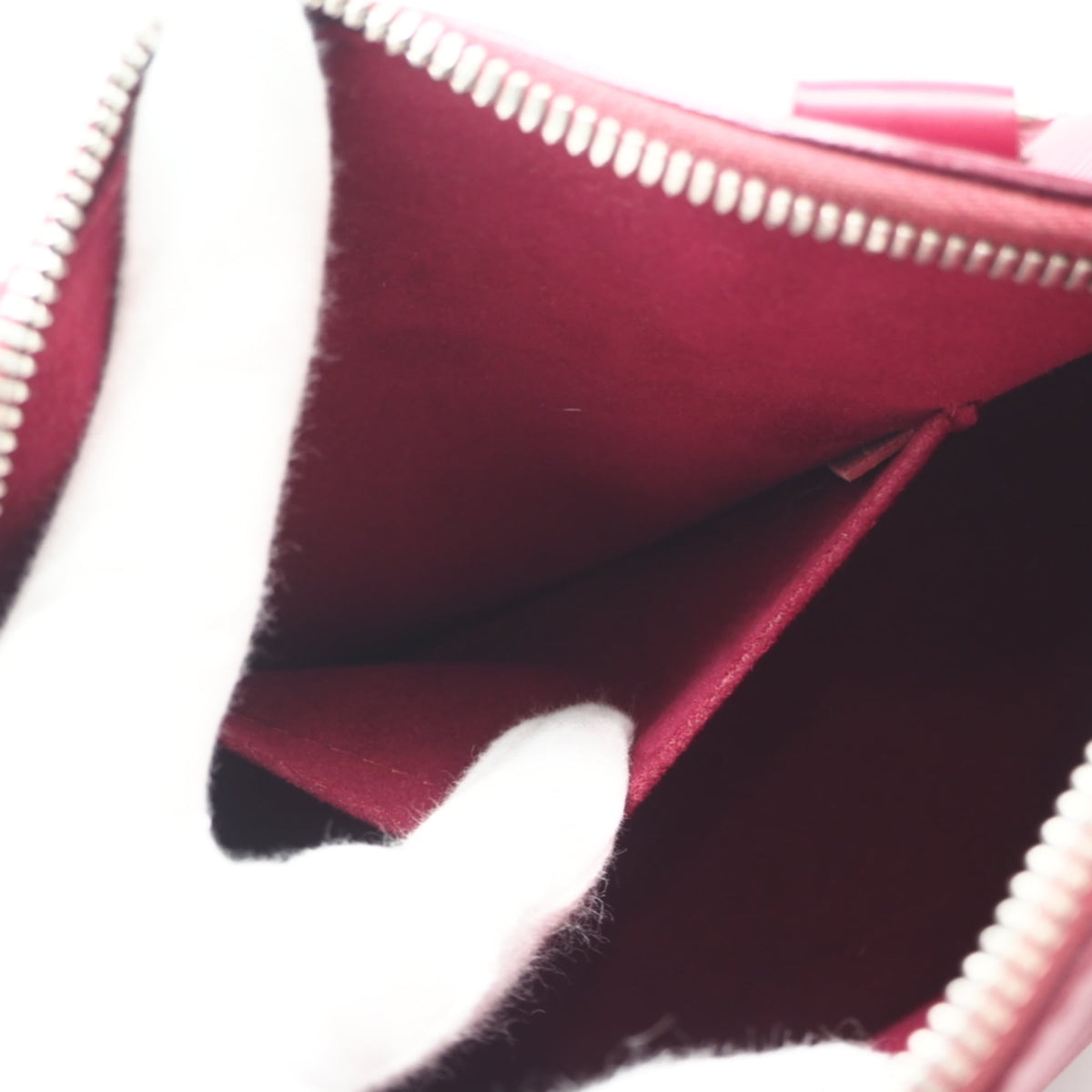 Louis Vuitton Red Color Leather Handbag (Pre-Owned)