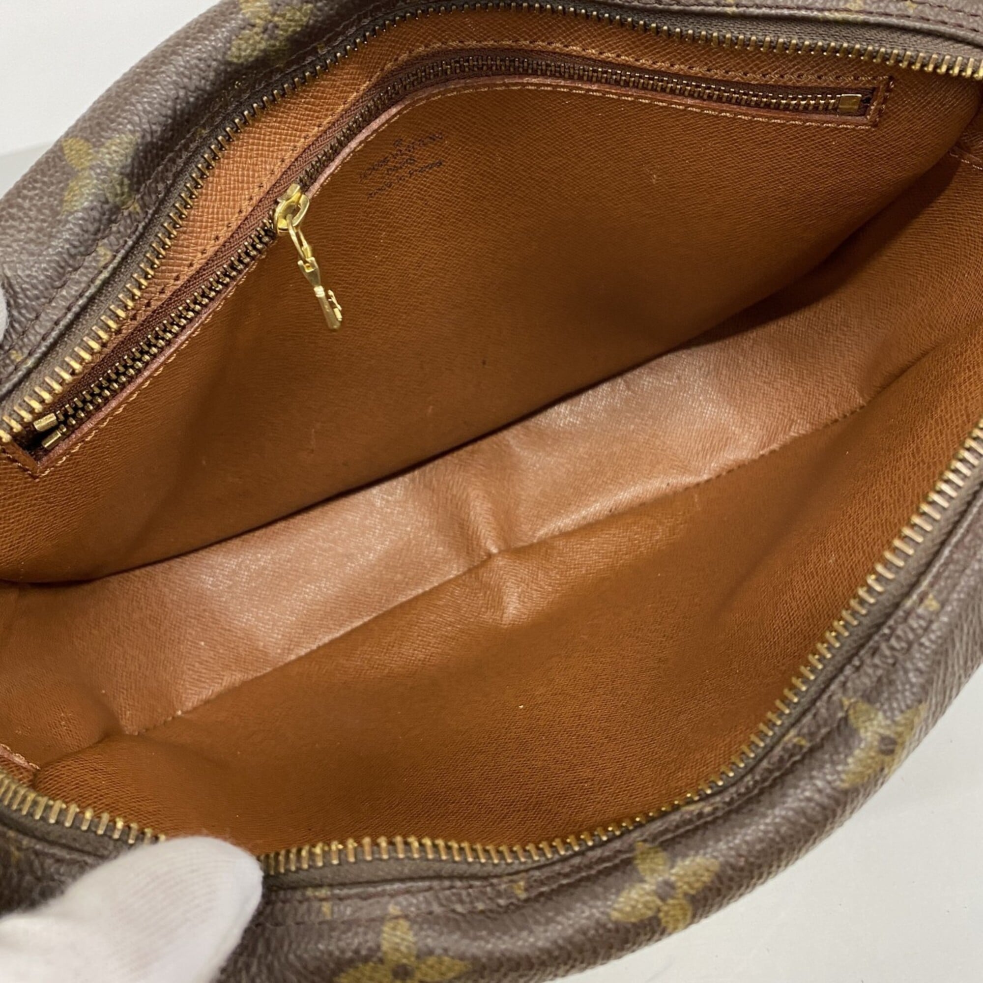 Louis Vuitton Brown Shoulder Bag (Pre-Owned)