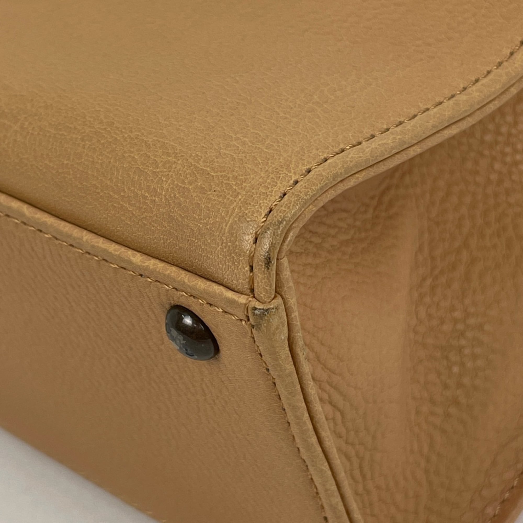 Chanel Beige Leather Handbag (Pre-Owned)