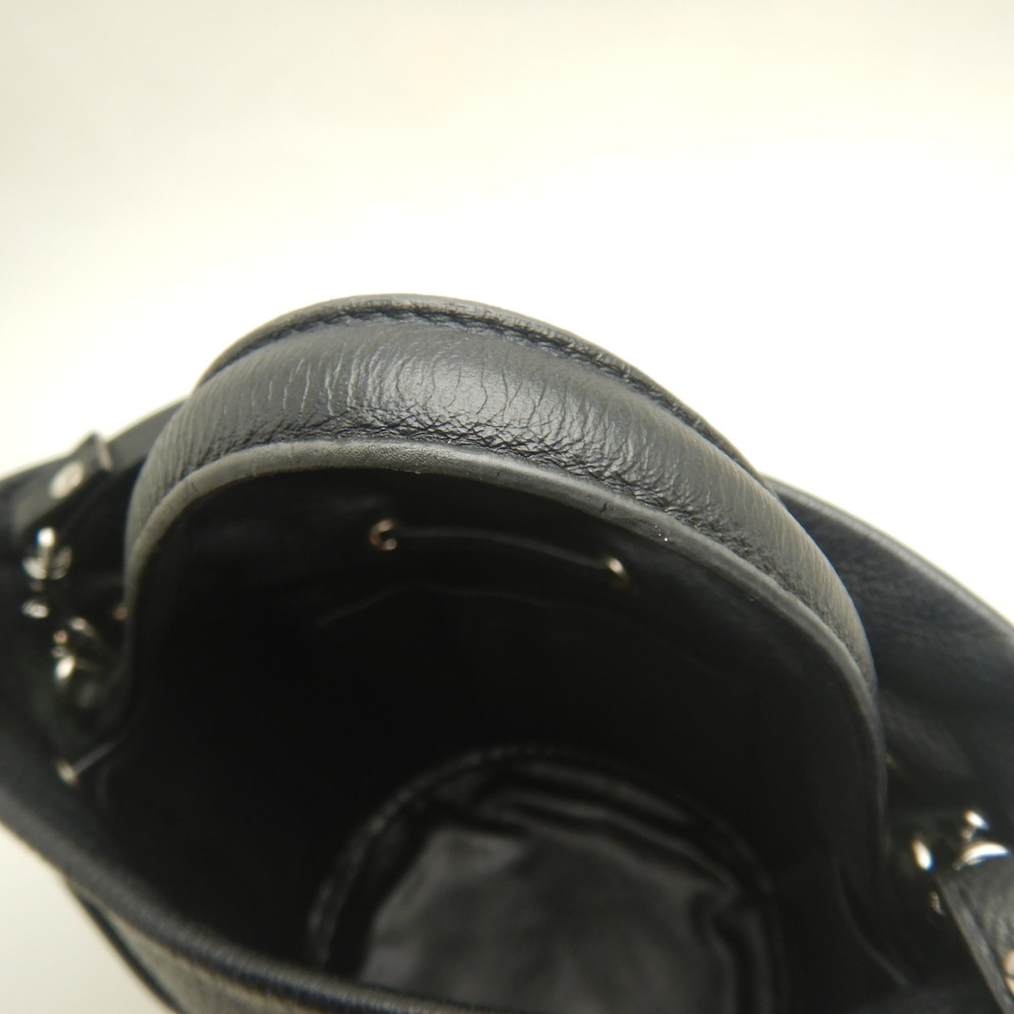 Balenciaga Black Leather Shoulder Bag (Pre-Owned)