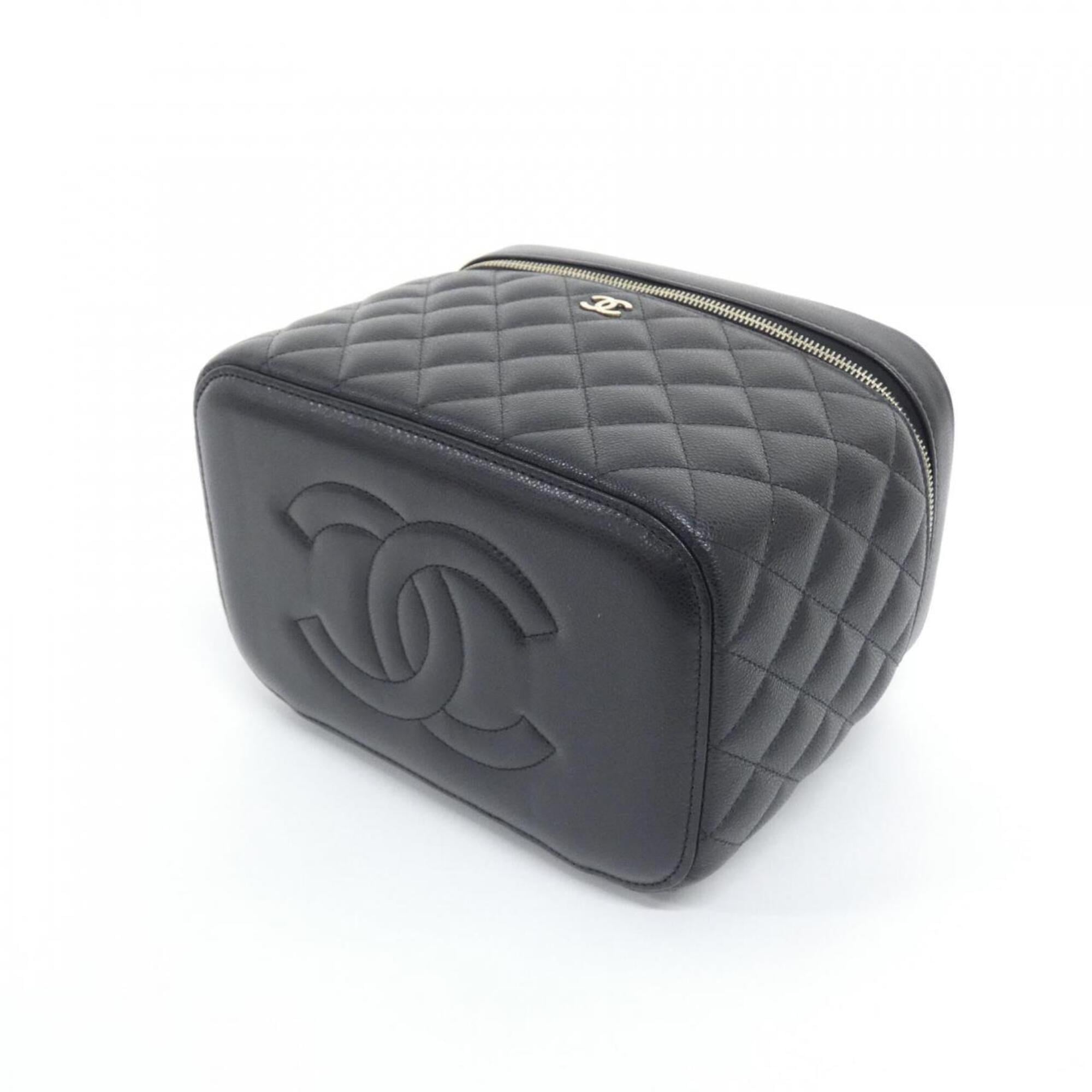 Chanel Black Grained Calfskin Handbag (Pre-Owned)