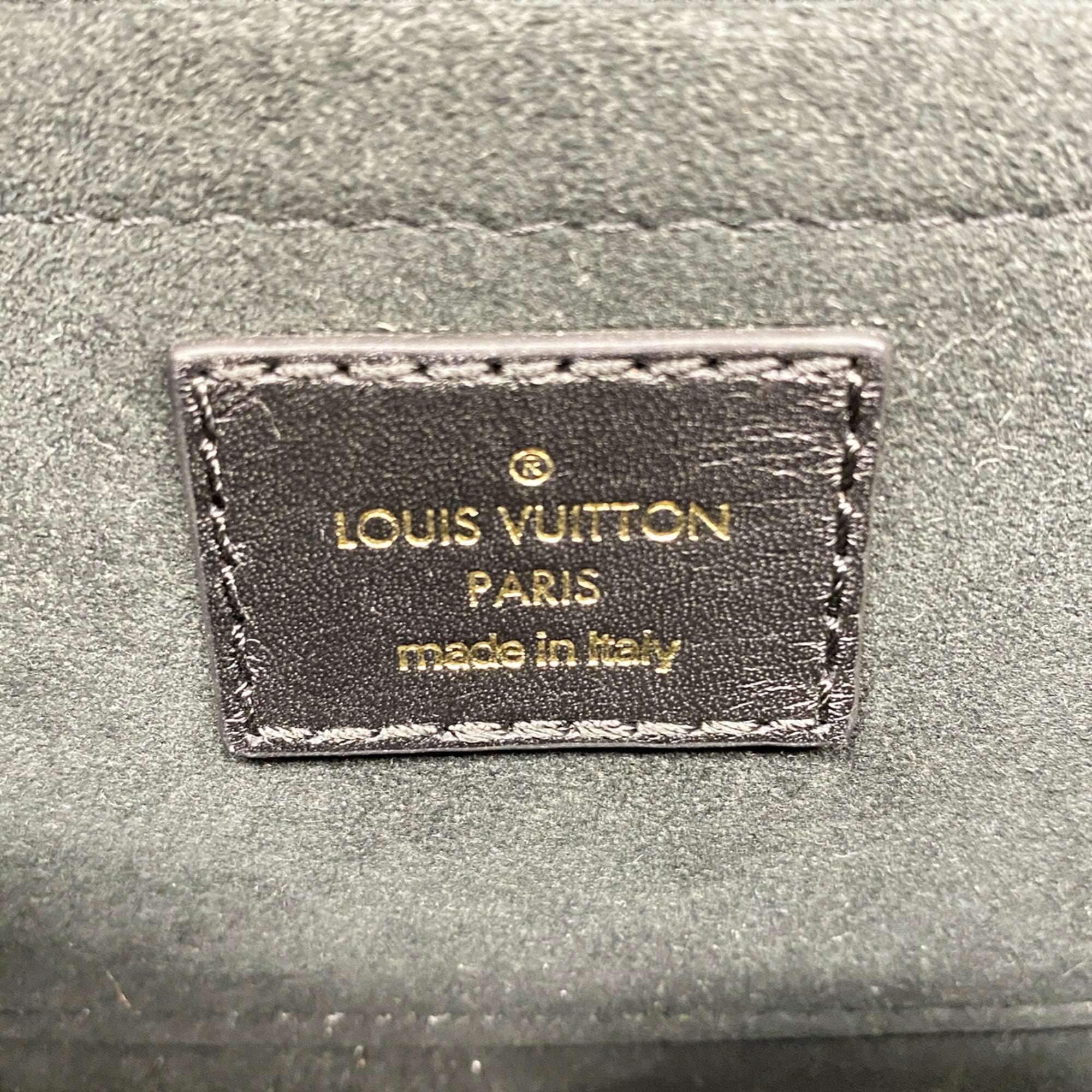 Louis Vuitton Noir Handbag (Pre-Owned)