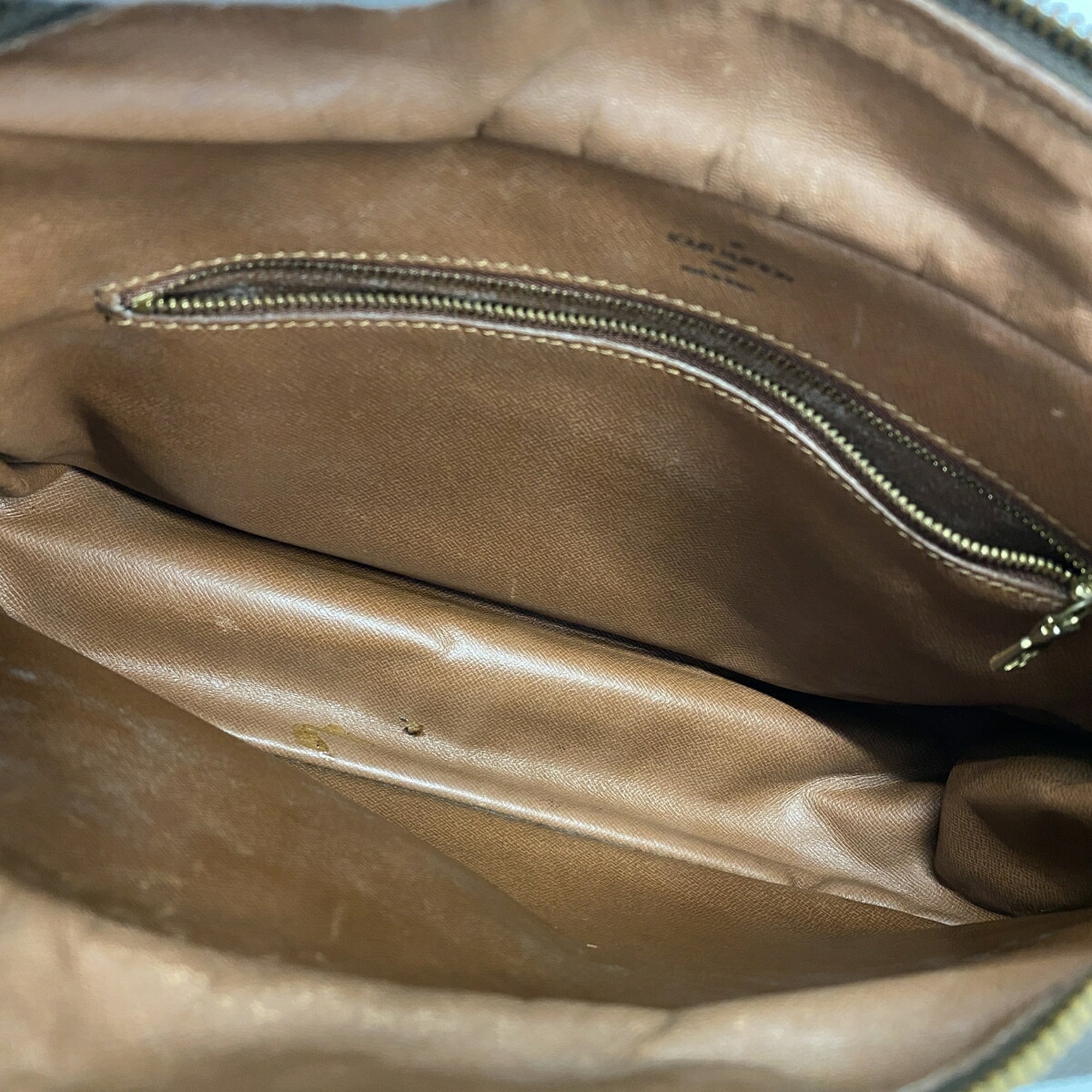 Louis Vuitton Brown Shoulder Bag (Pre-Owned)