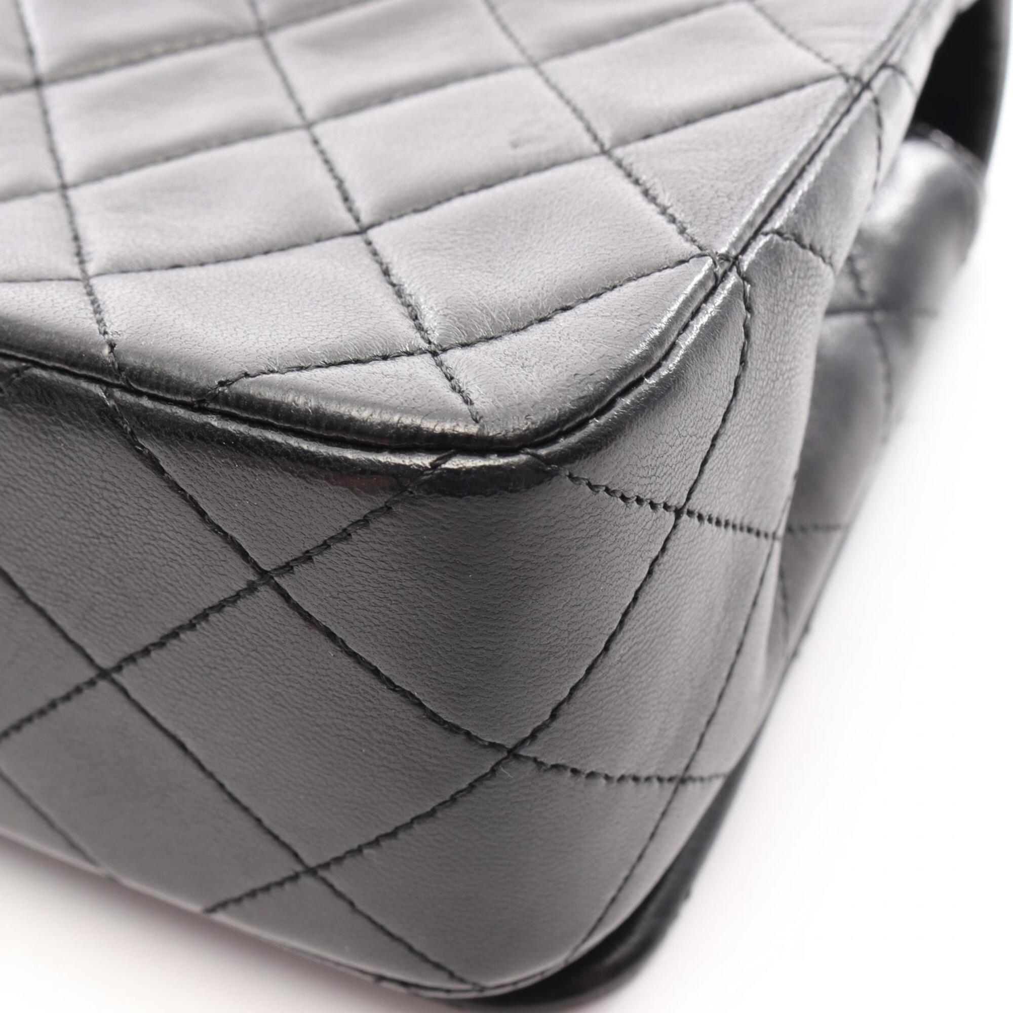 Chanel Black Leather Shoulder Bag (Pre-Owned)