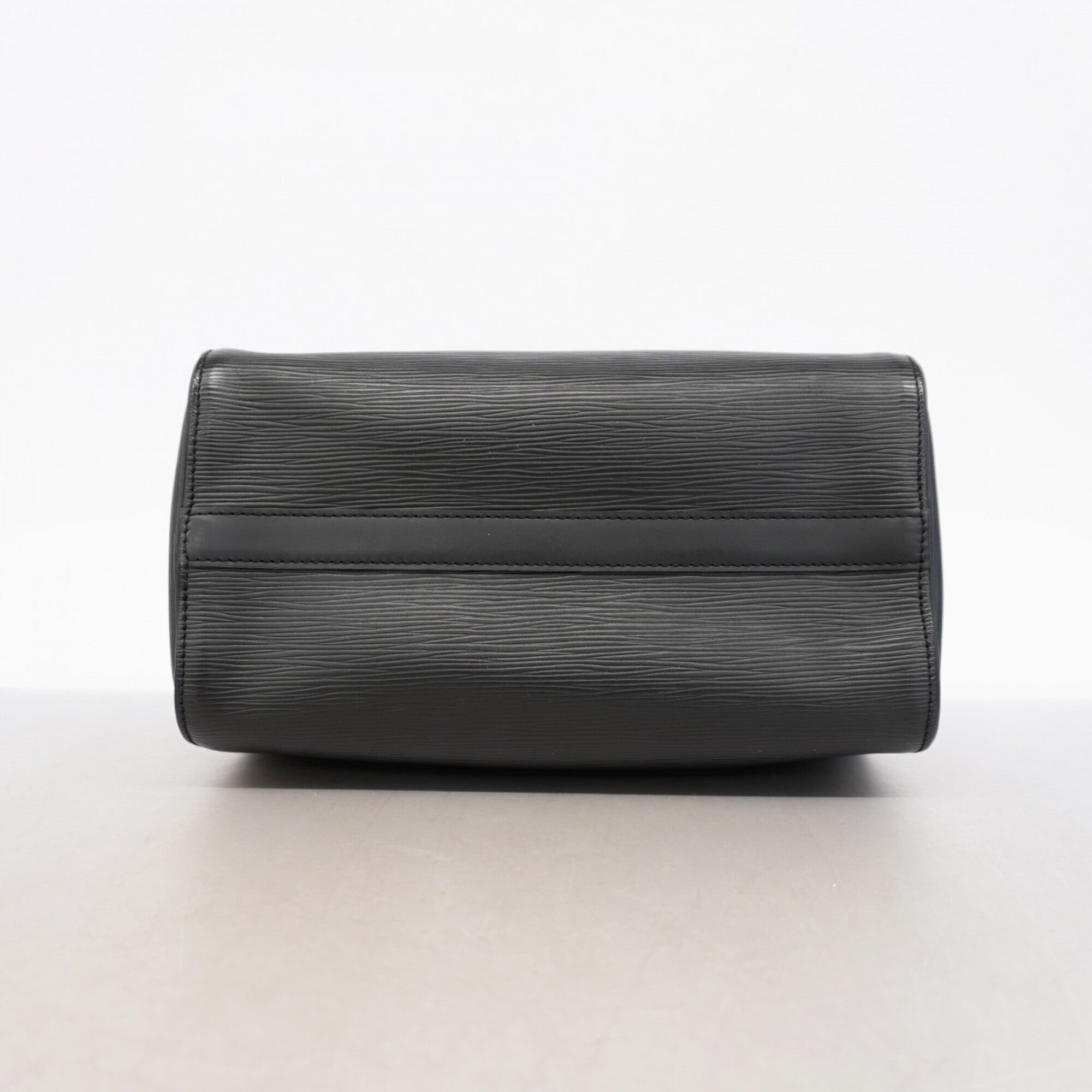 Louis Vuitton Noir Handbag (Pre-Owned)