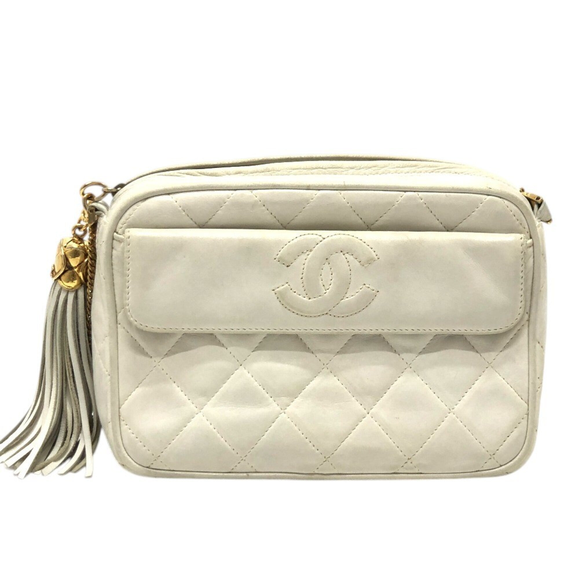 Chanel White Leather Pochette Shoulder Bag (Pre-Owned)