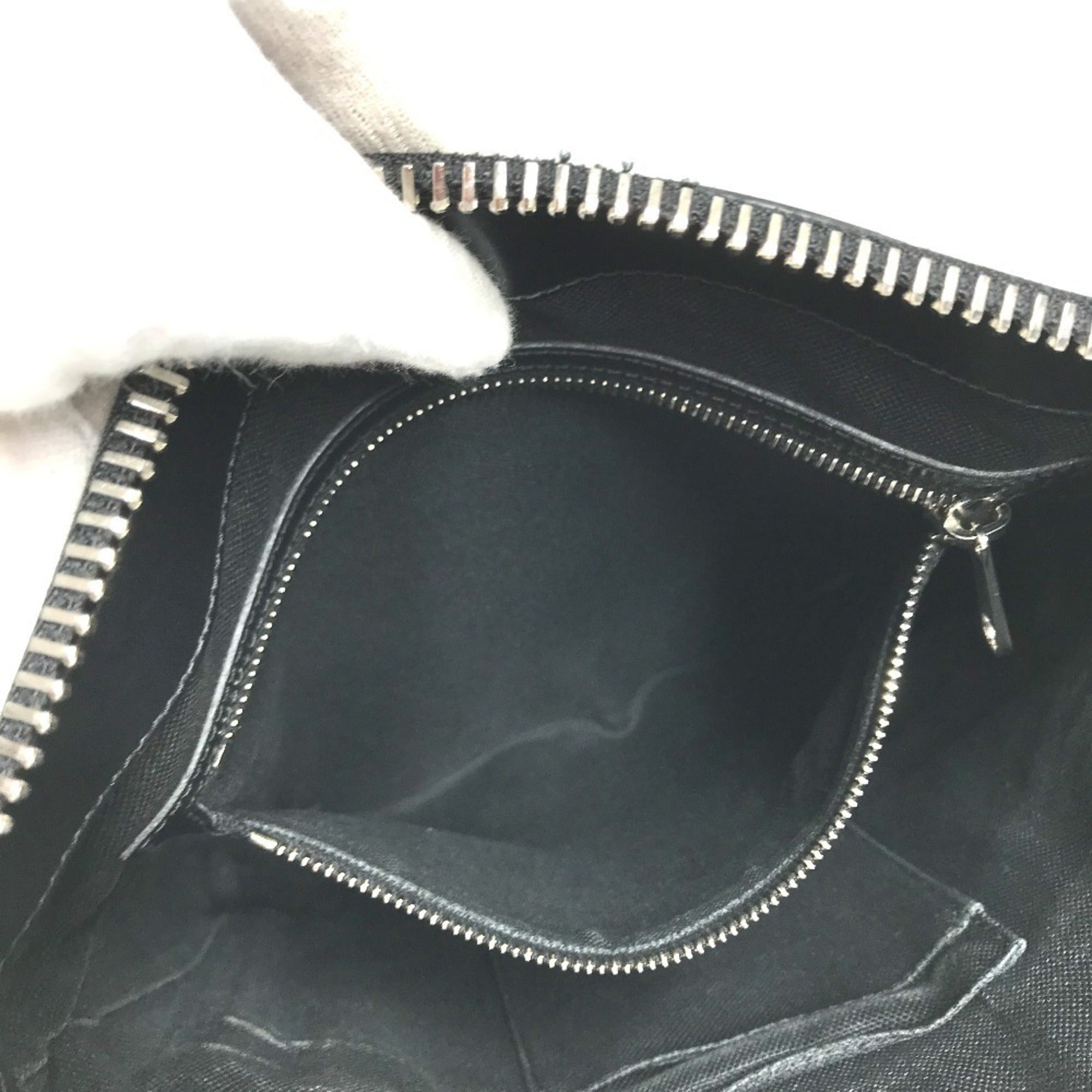 Gucci Black Gg Supreme Messenger Bag Shoulder Bag (Pre-Owned)
