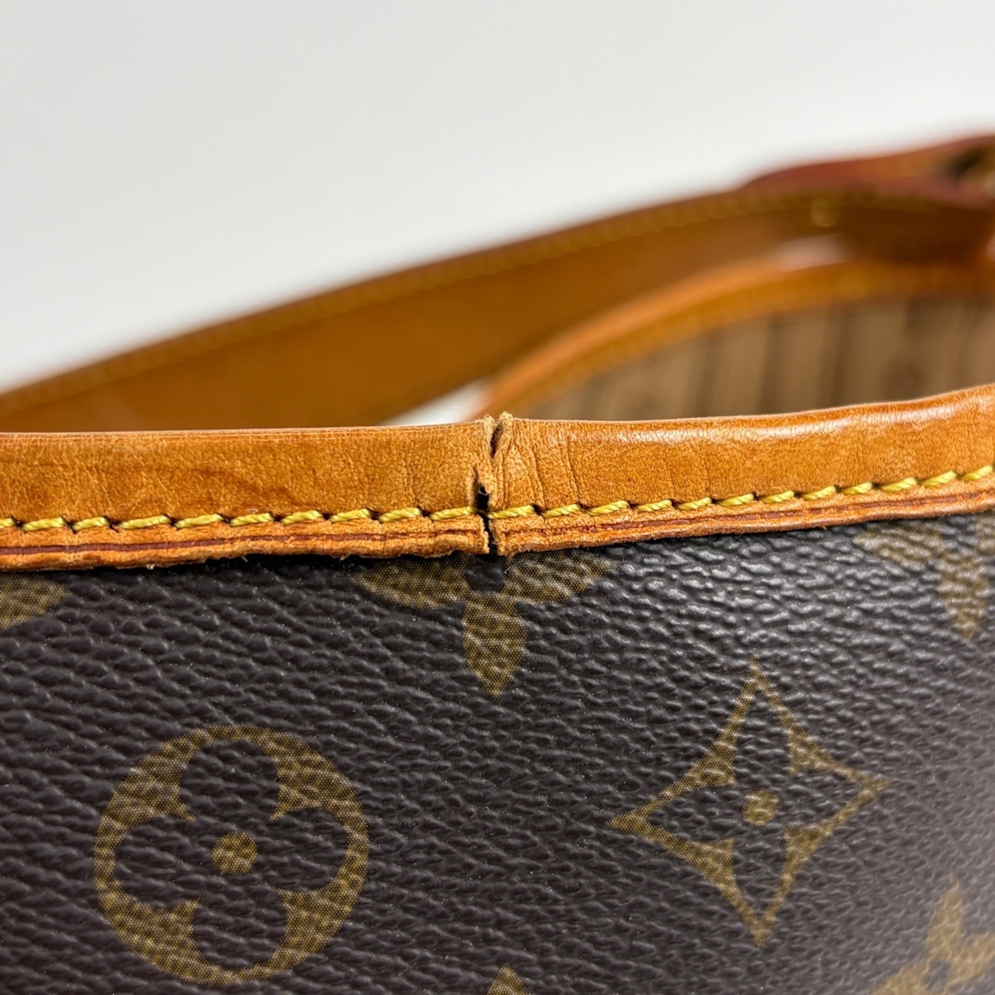 Louis Vuitton Brown Monogram Monogram Shoulder Bag (Pre-Owned)