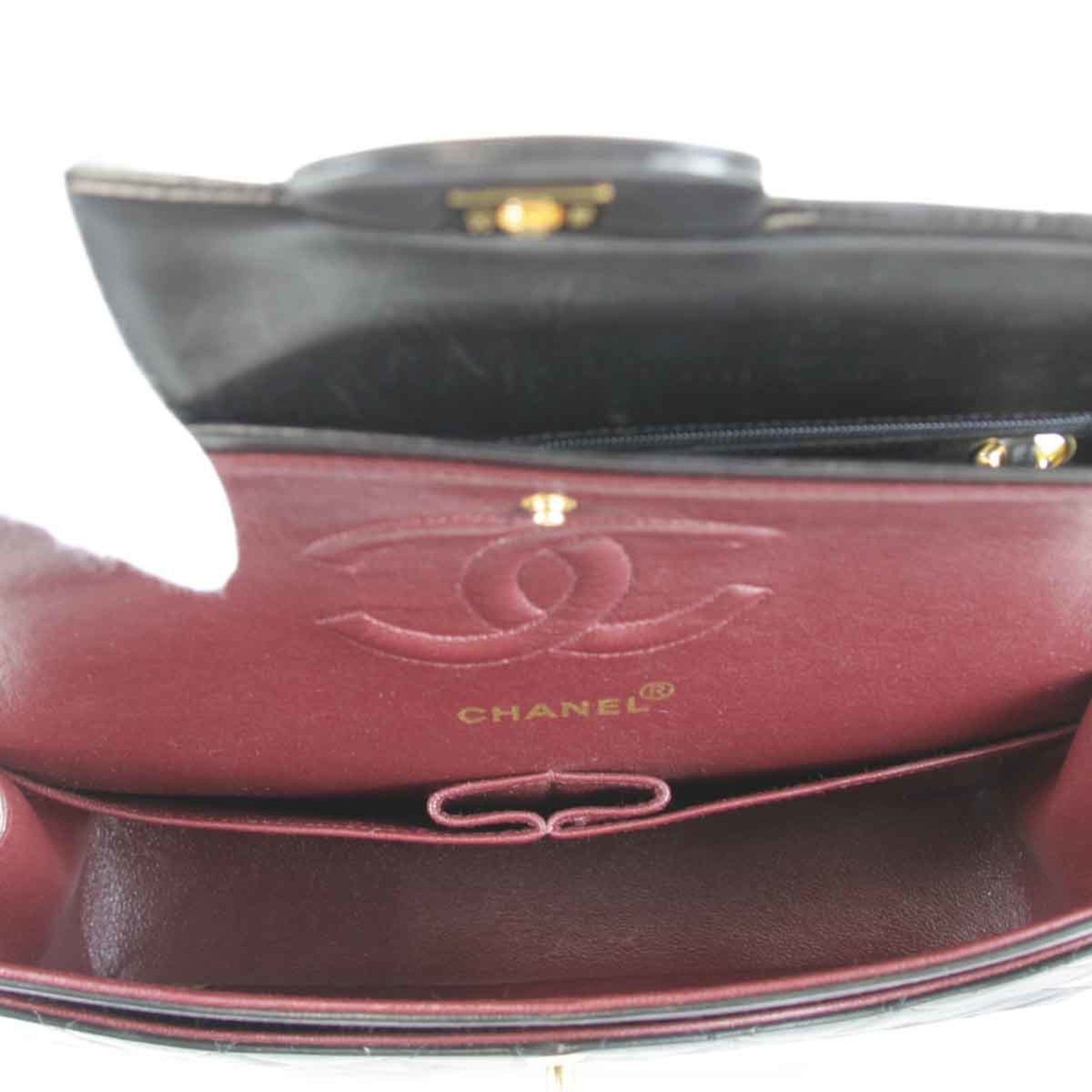 Chanel Black Leather Shoulder Bag (Pre-Owned)