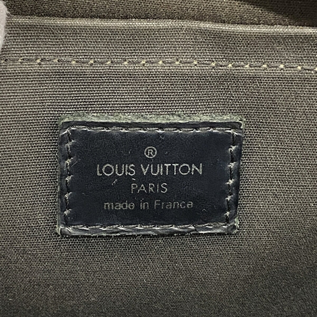 Louis Vuitton Noir Handbag (Pre-Owned)