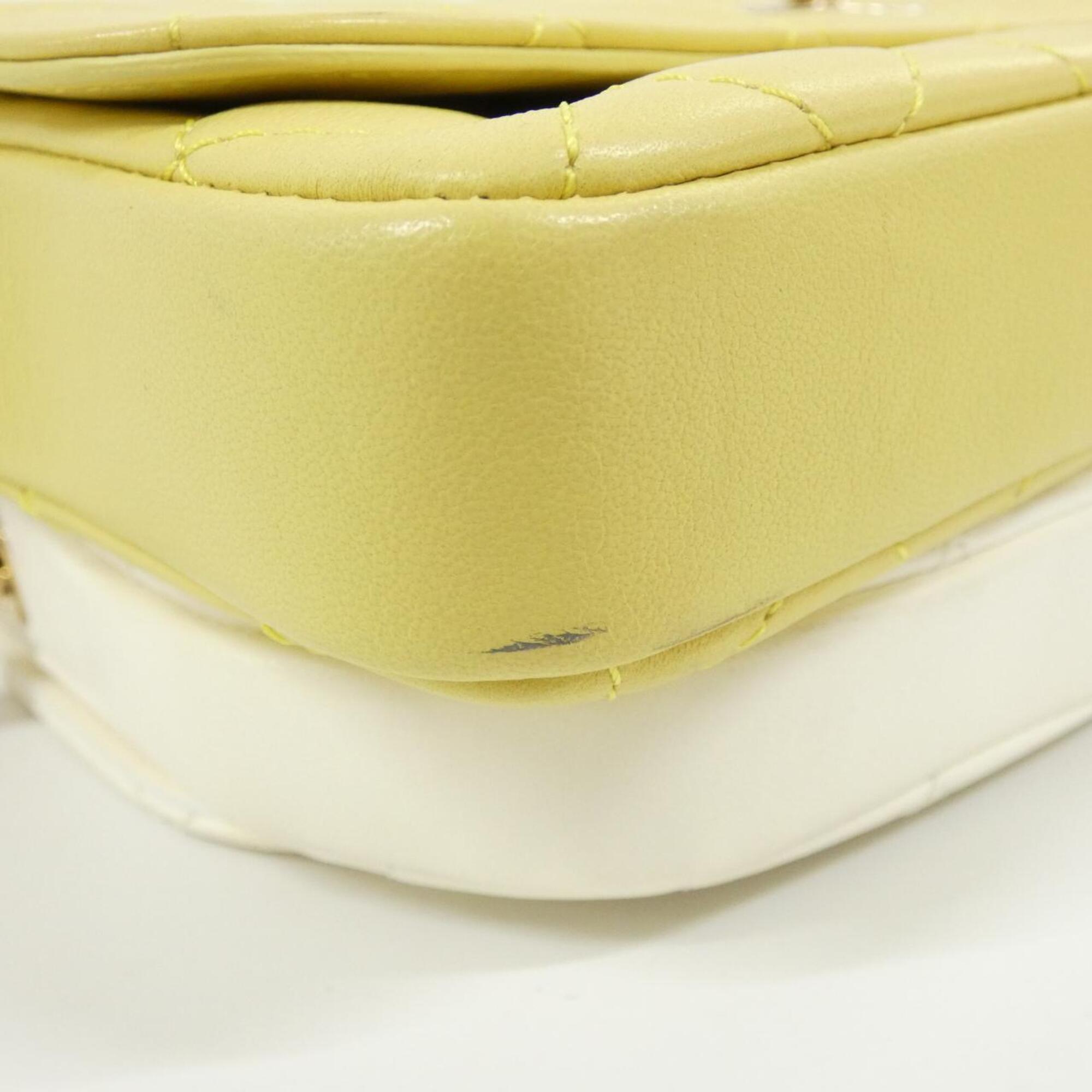 Chanel White Yellow Leather Shoulder Bag (Pre-Owned)