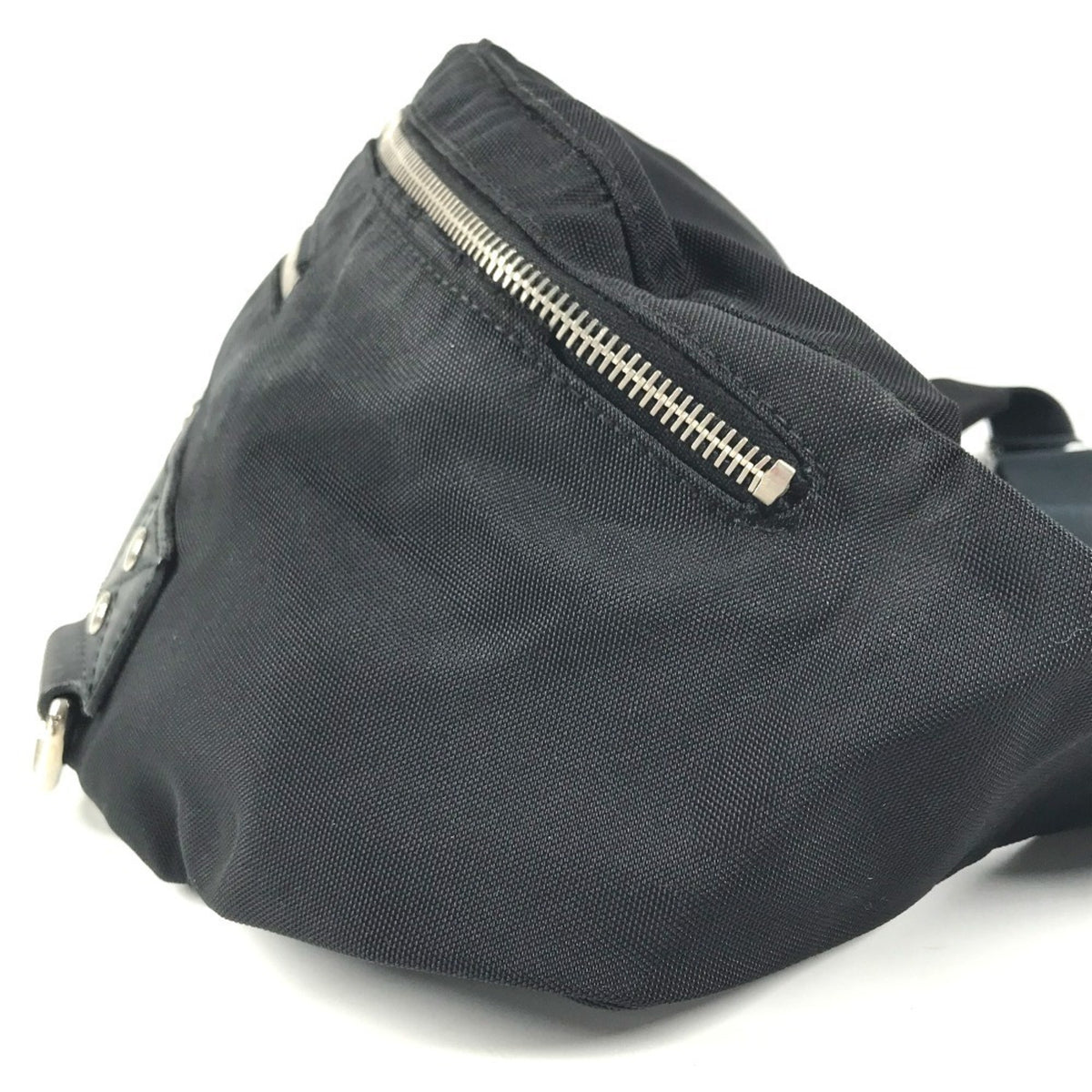 Gucci Black Nylon Sling Bag (Pre-Owned)