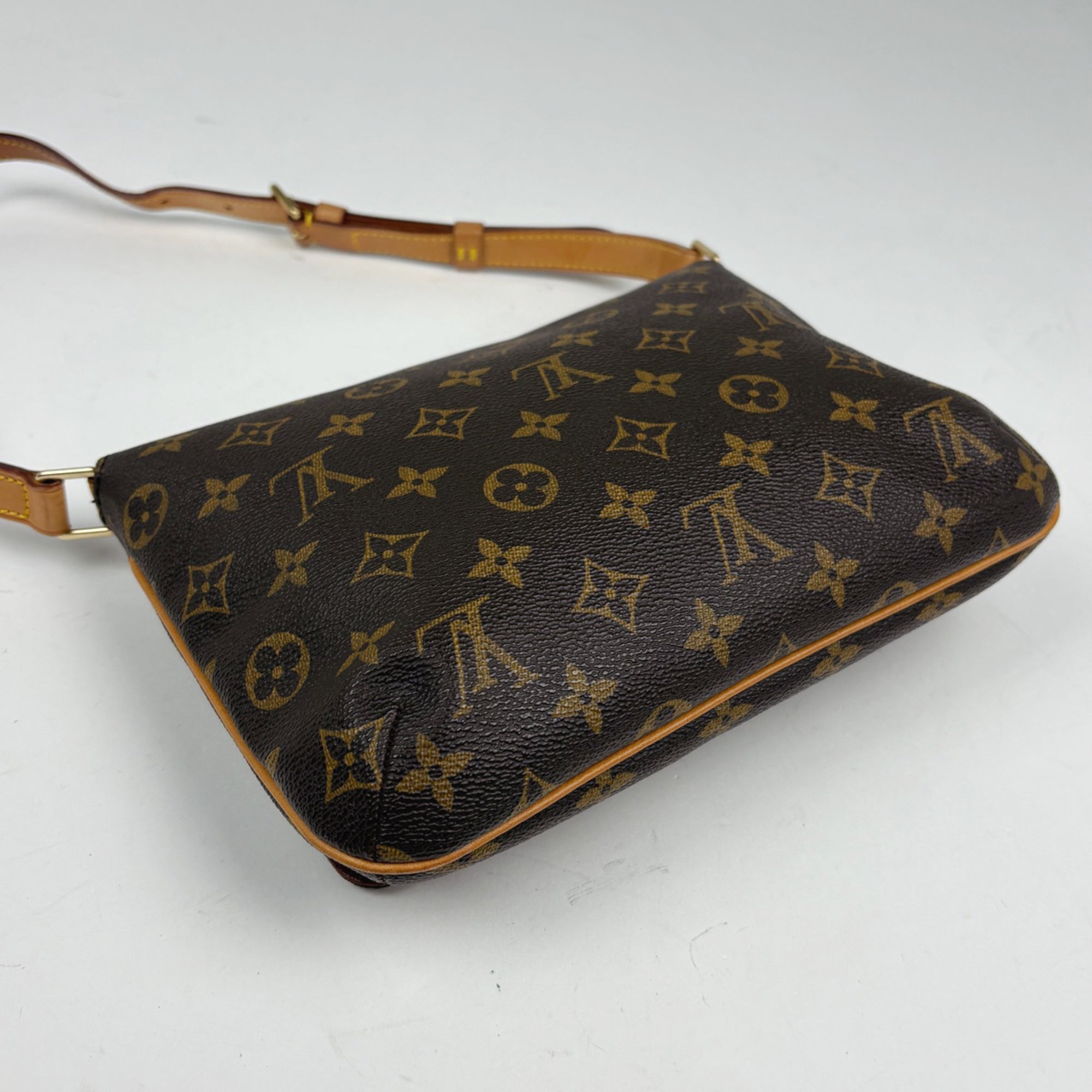 Louis Vuitton Brown Monogram Monogram Shoulder Bag (Pre-Owned)
