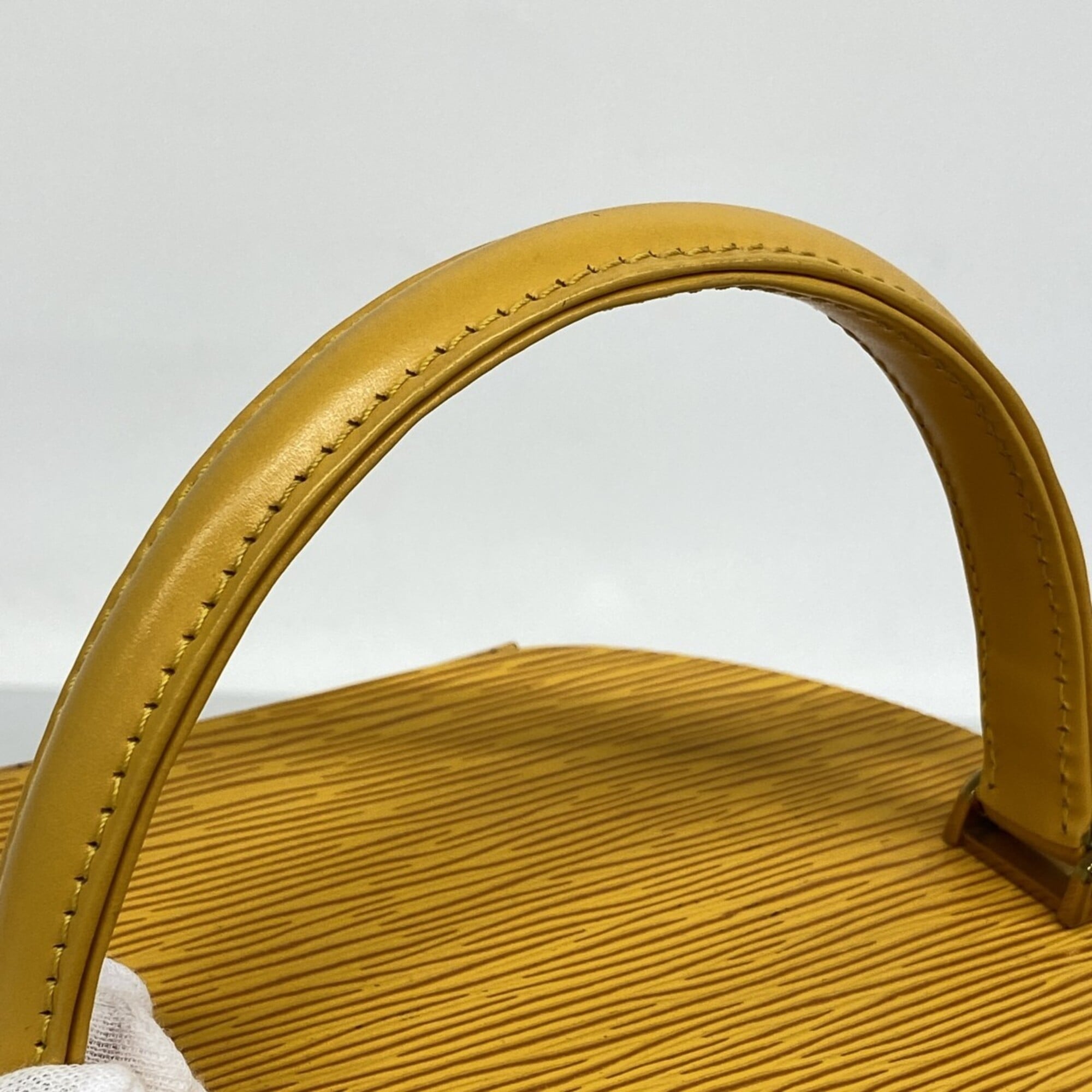 Louis Vuitton Jaune Handbag (Pre-Owned)