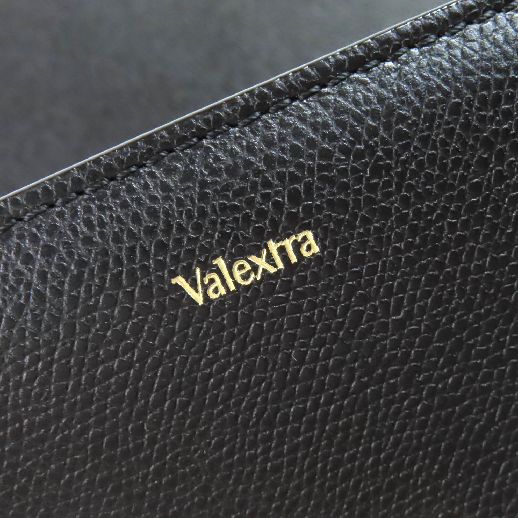 Valextra Black Leather Shoulder Bag (Pre-Owned)