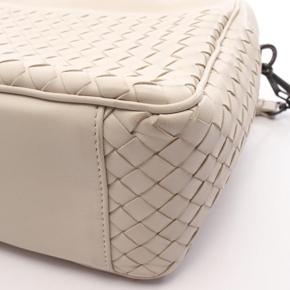 Bottega Veneta White Leather Handbag (Pre-Owned)